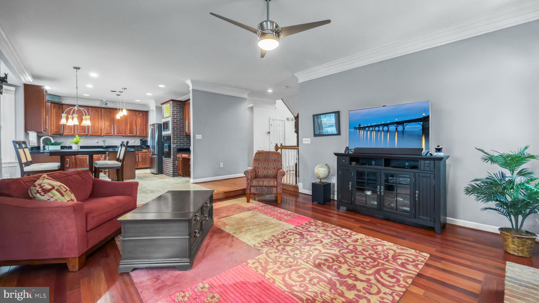 2 LITTLEBROOKE COURT