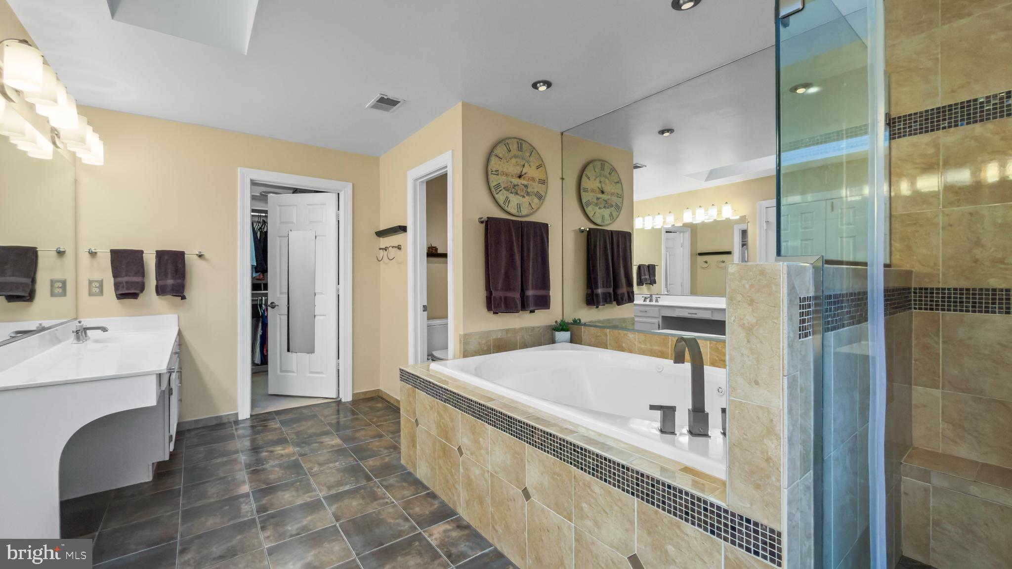 2 LITTLEBROOKE COURT