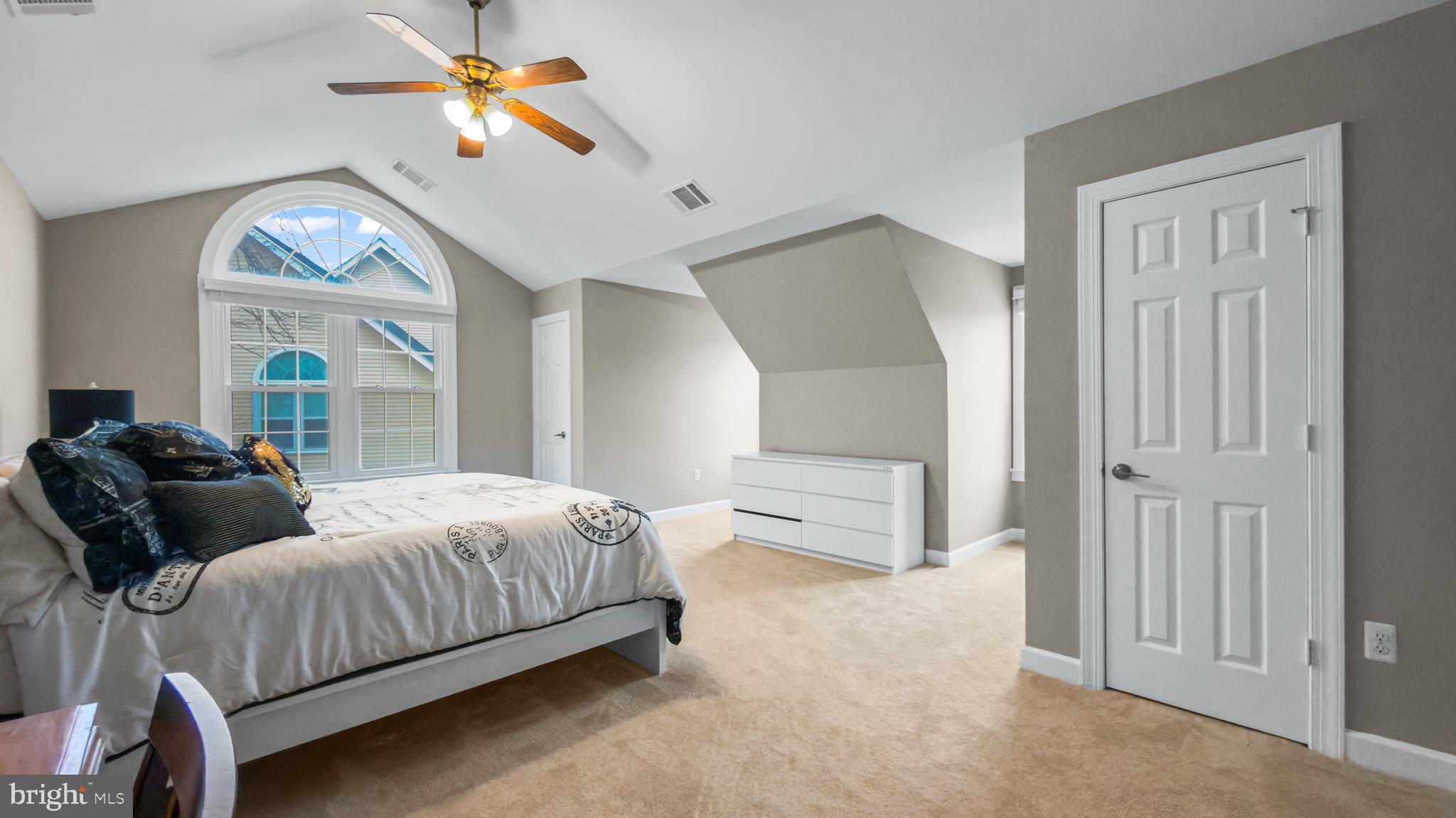 2 LITTLEBROOKE COURT