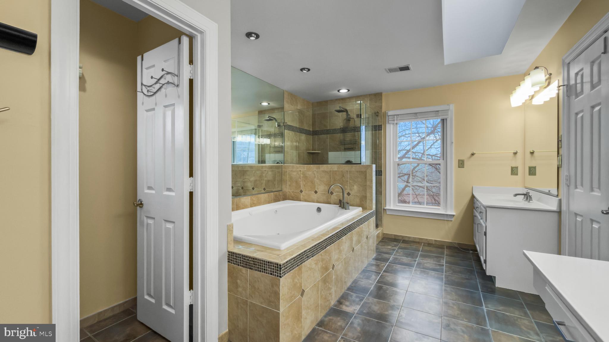 2 LITTLEBROOKE COURT