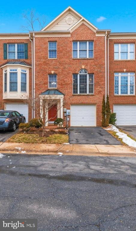 133 WOOTTON OAKS COURT