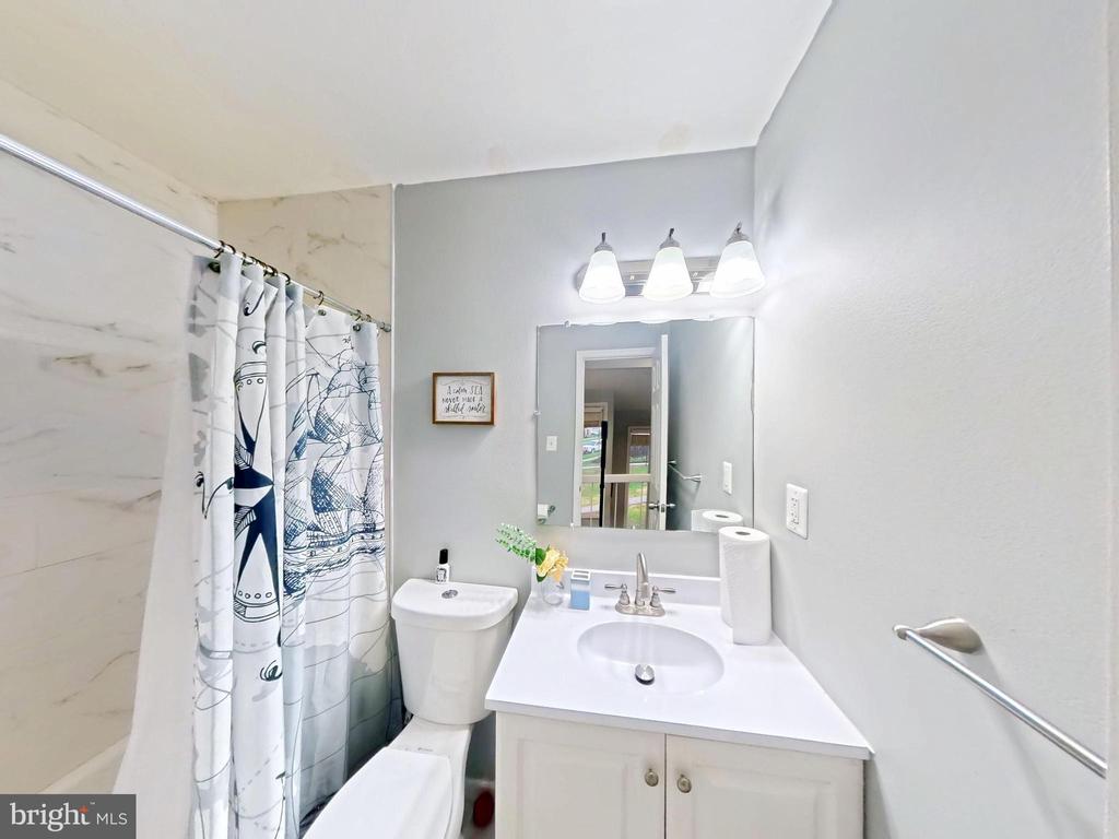 18428 POINT SENECA PLACE