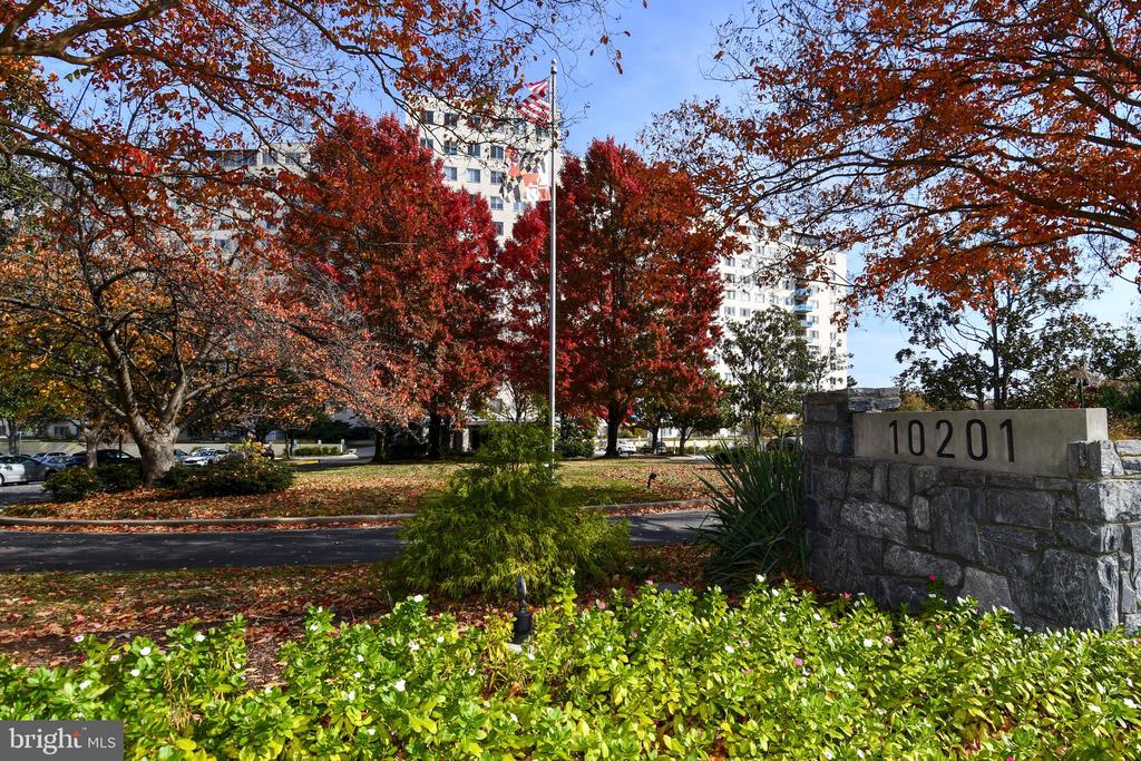 10201 GROSVENOR PLACE 1015