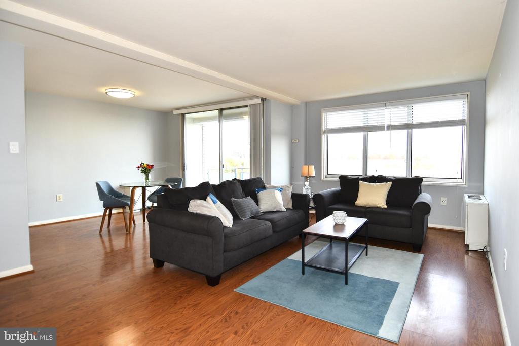 10201 GROSVENOR PLACE 1015