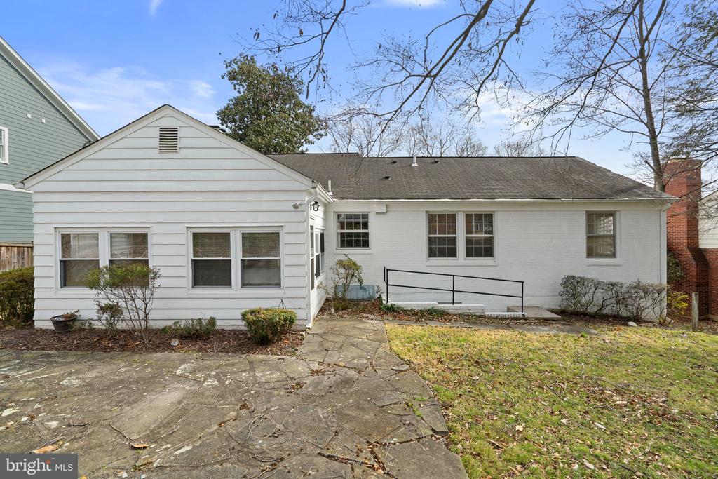 5617 KNOLLWOOD ROAD