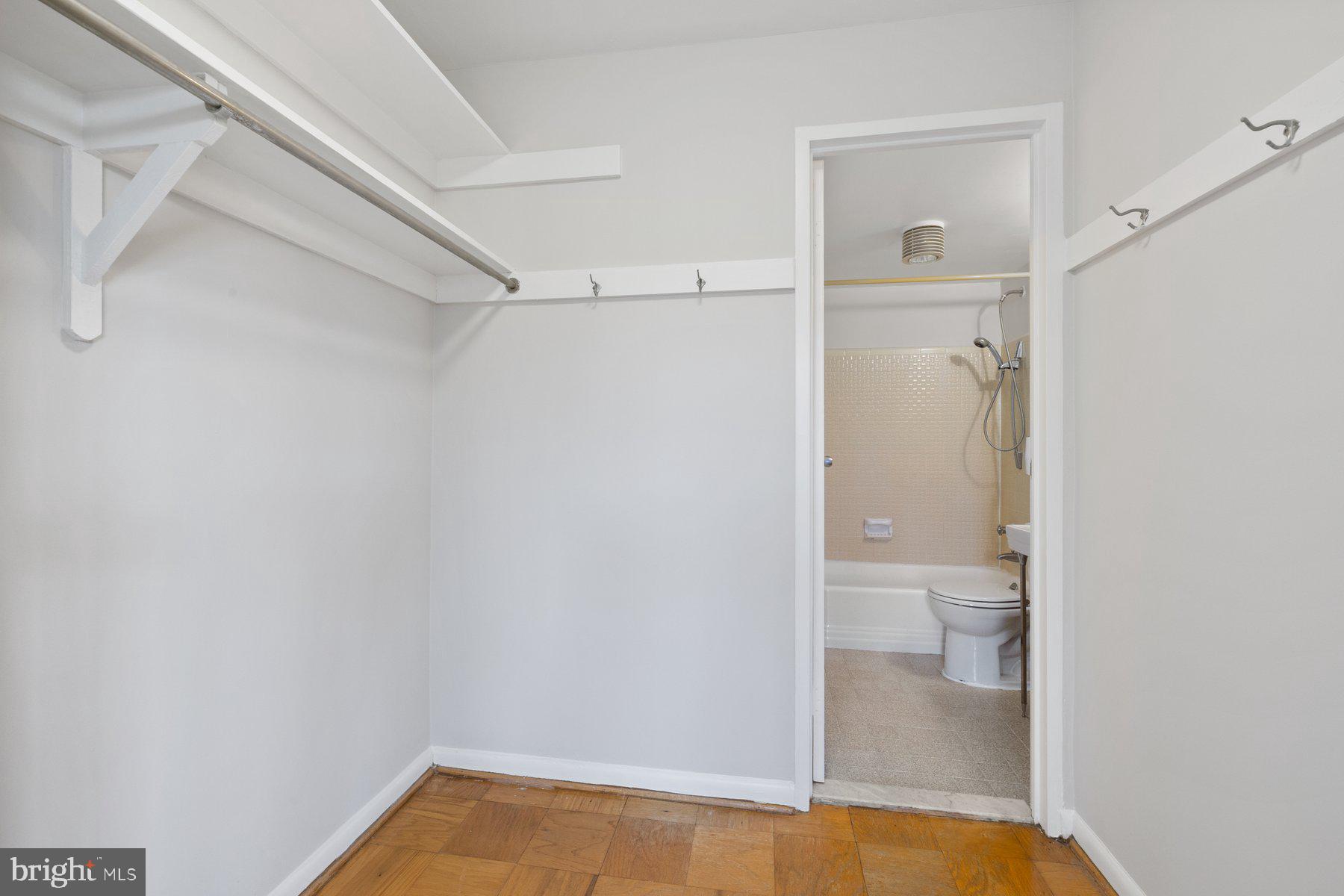 10201 GROSVENOR PLACE 923