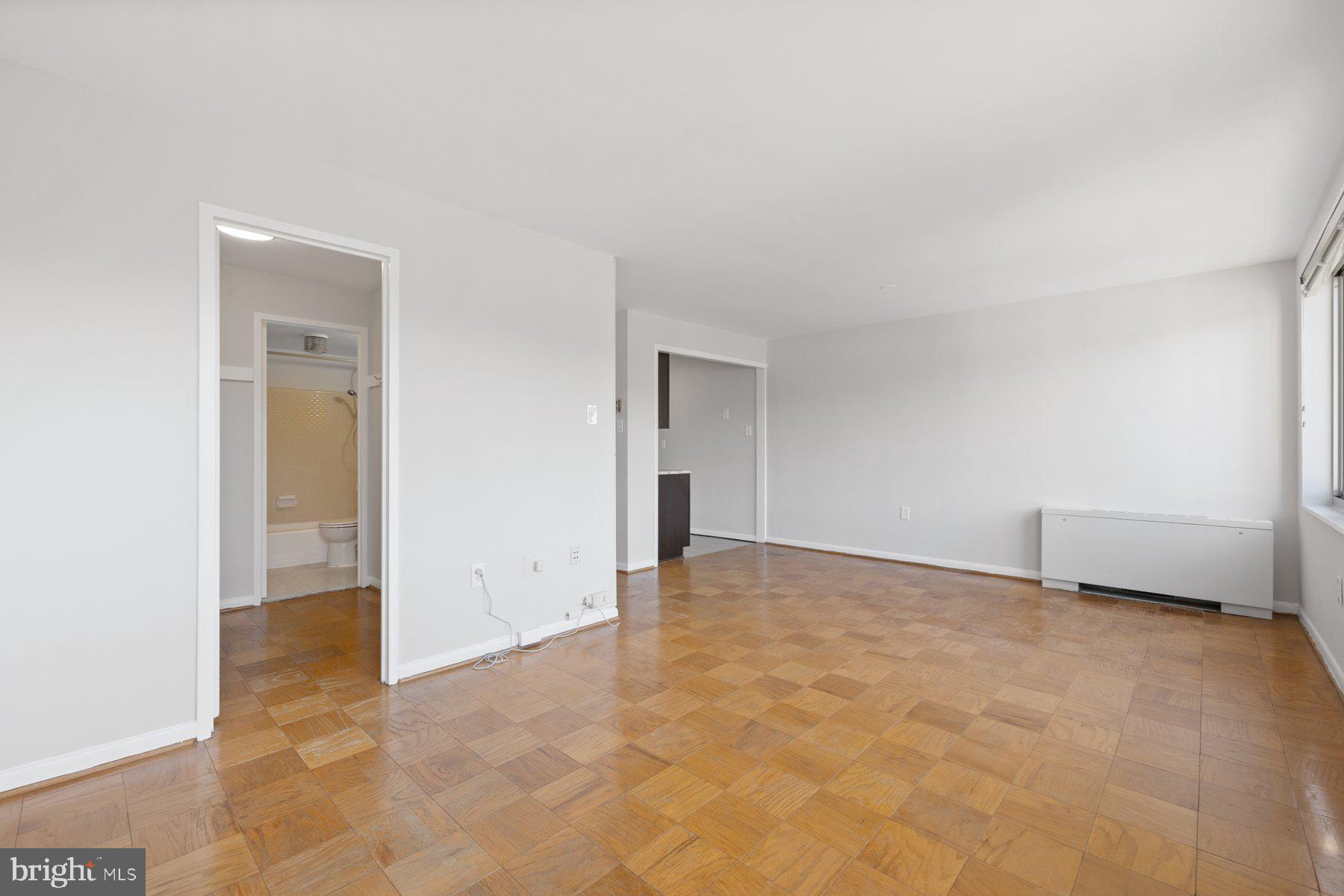 10201 GROSVENOR PLACE 923