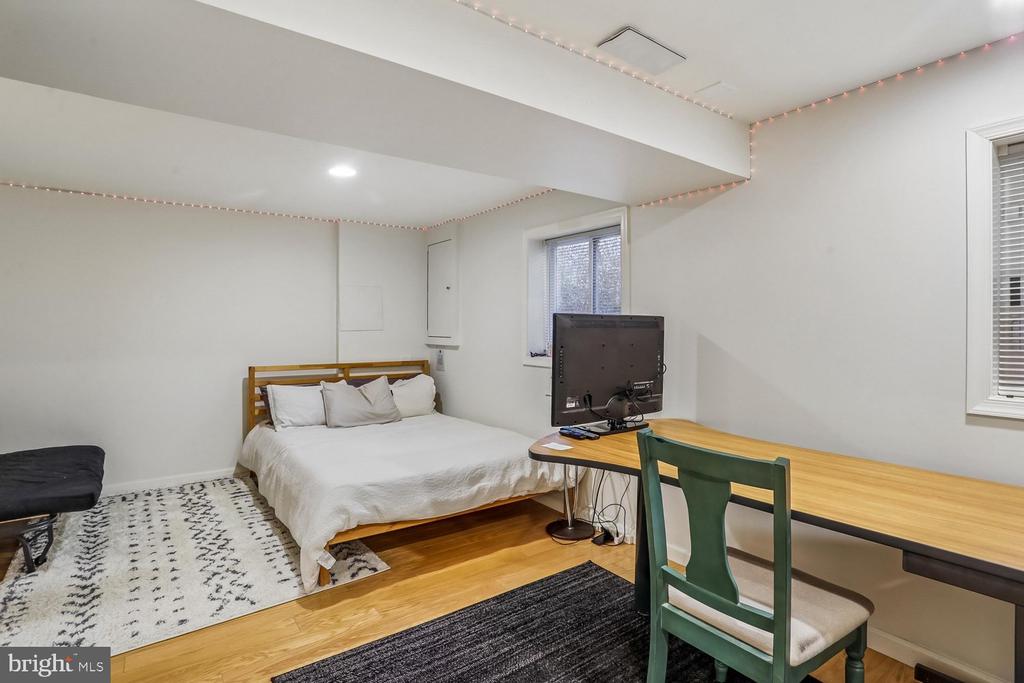1611 NOYES DRIVE