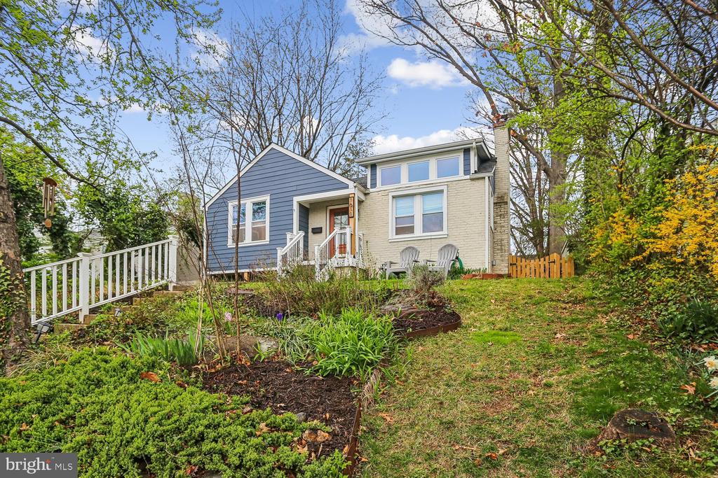 1611 NOYES DRIVE