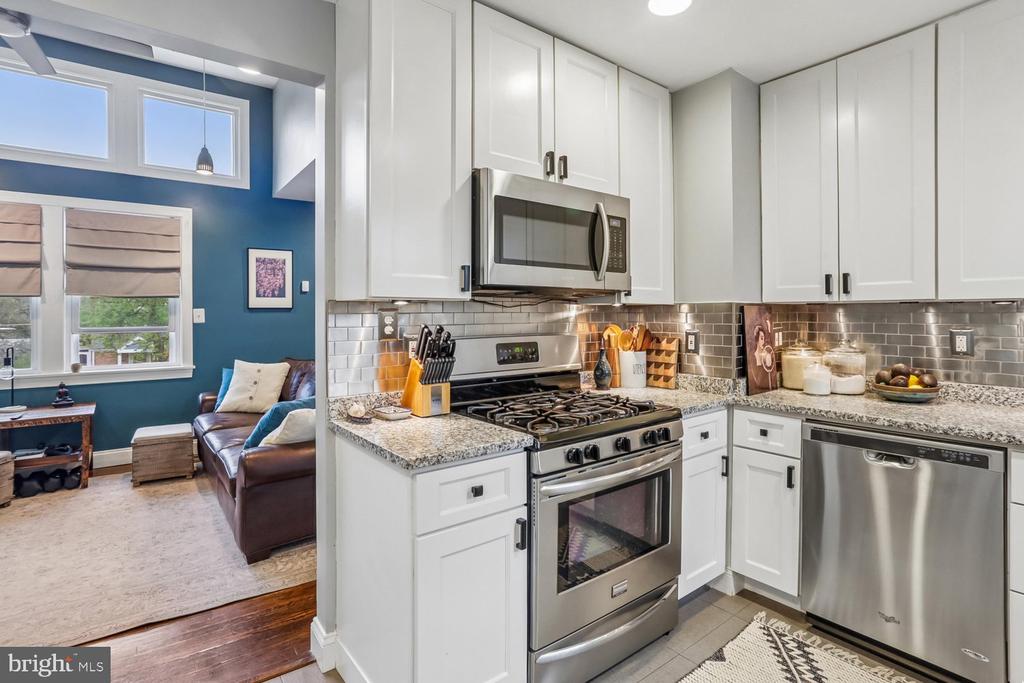 1611 NOYES DRIVE