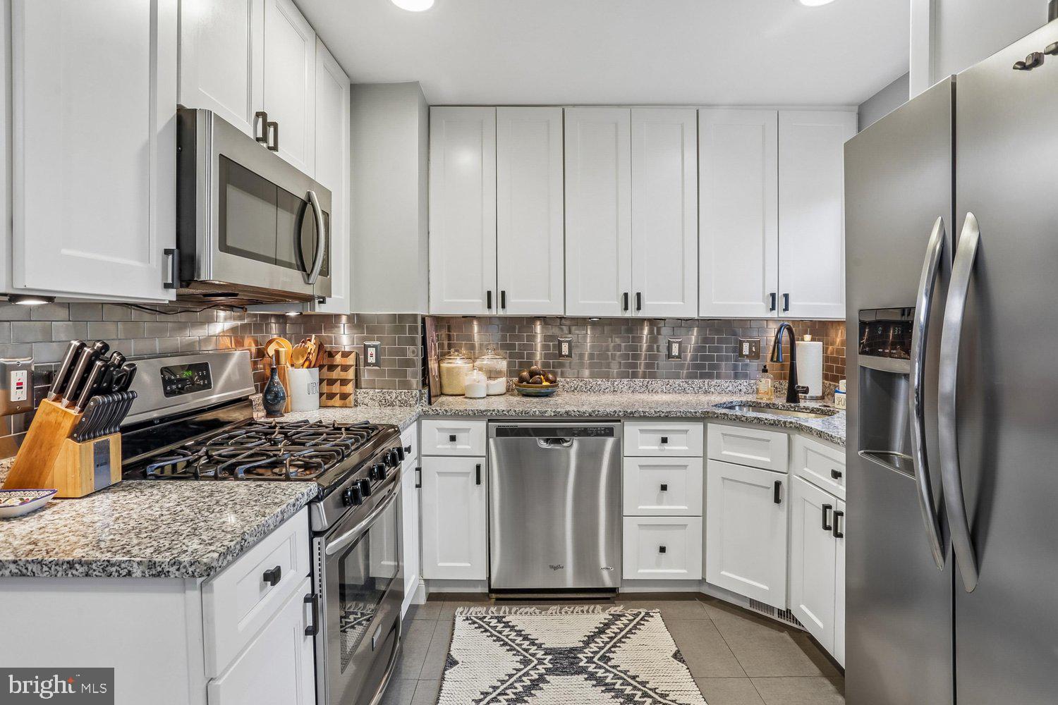 1611 NOYES DRIVE
