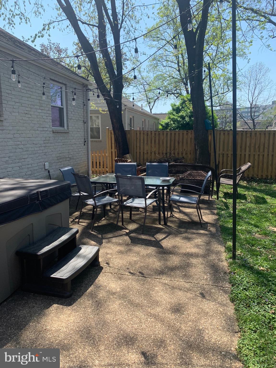 1611 NOYES DRIVE