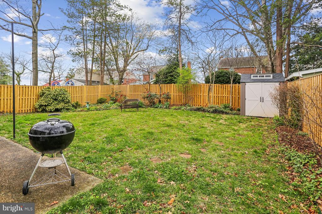 1611 NOYES DRIVE