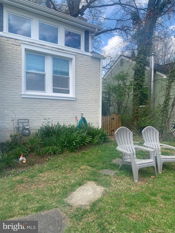 1611 NOYES DRIVE