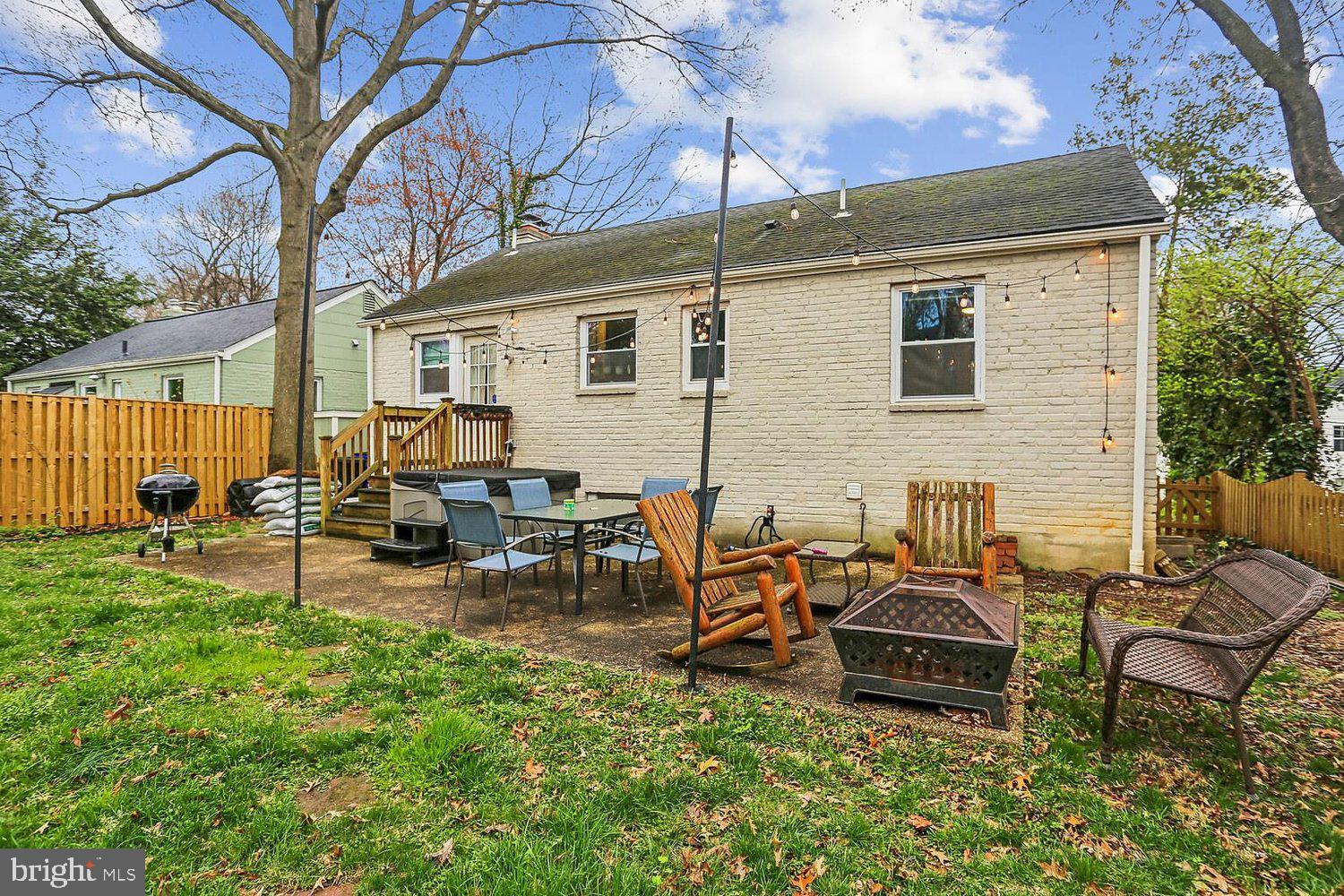 1611 NOYES DRIVE