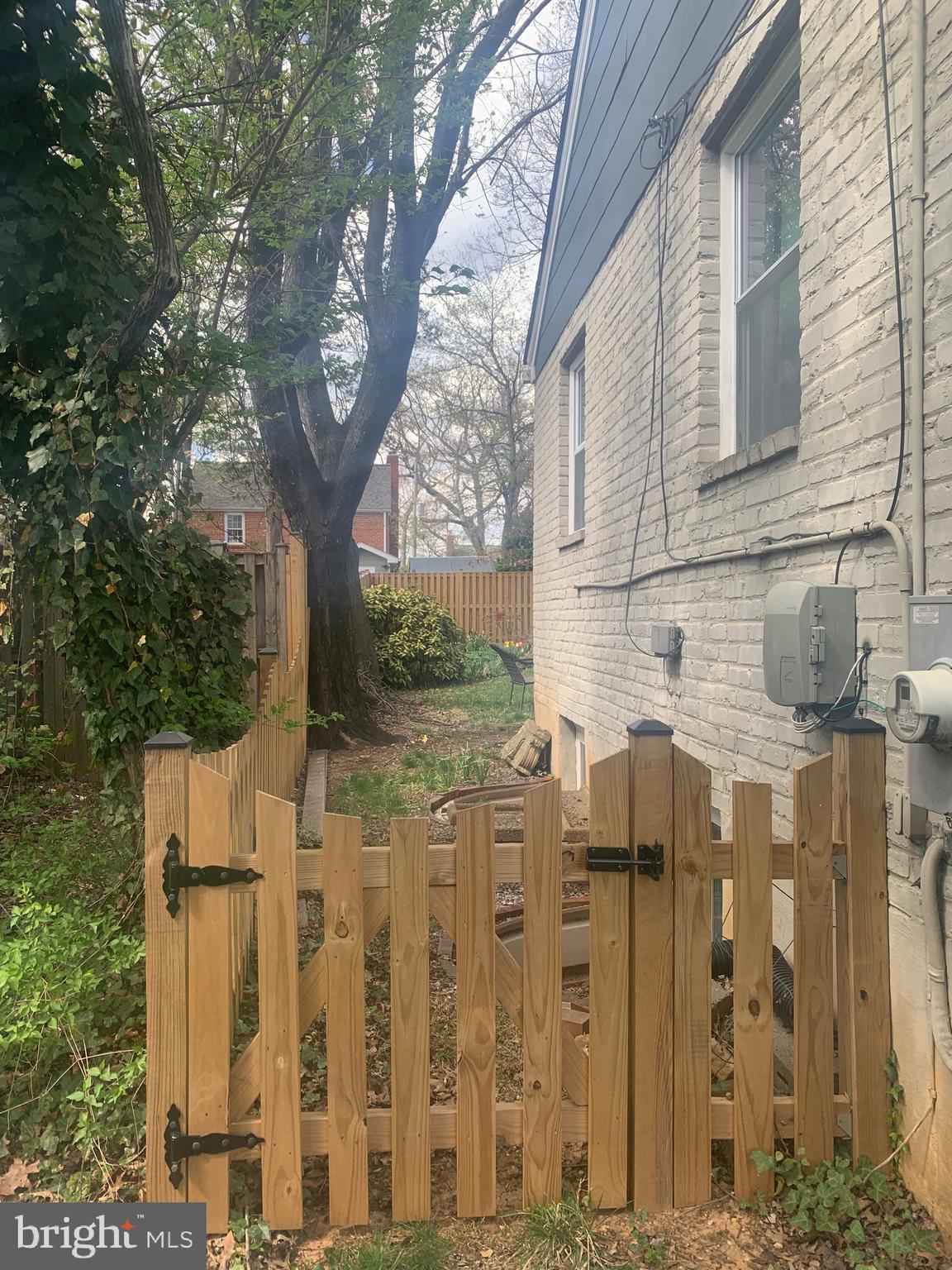 1611 NOYES DRIVE