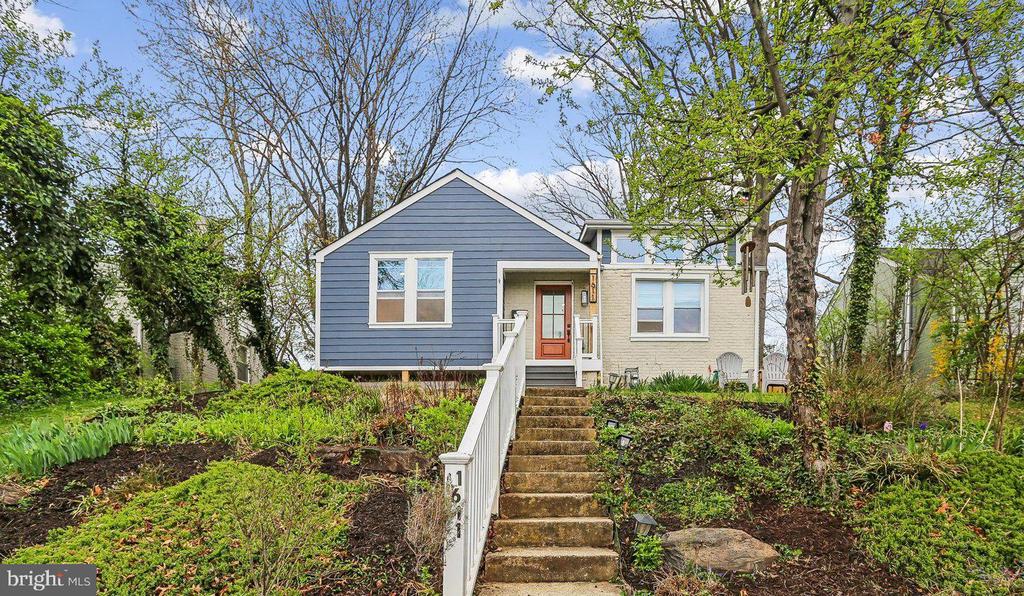 1611 NOYES DRIVE