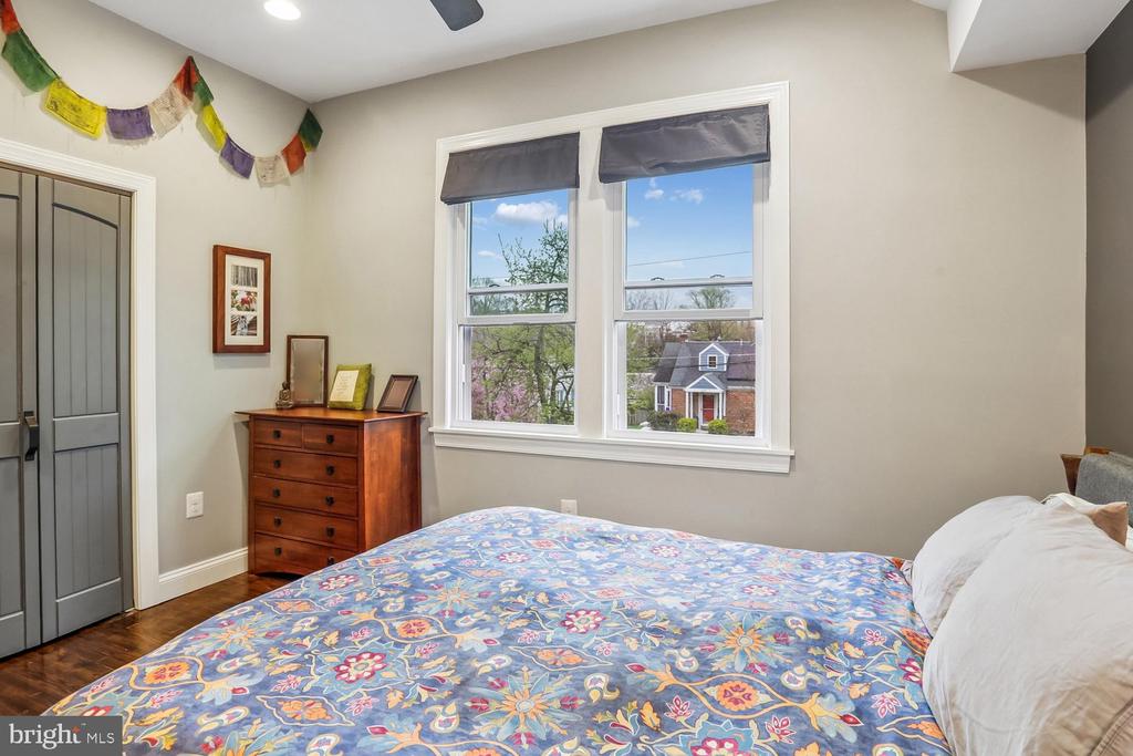 1611 NOYES DRIVE
