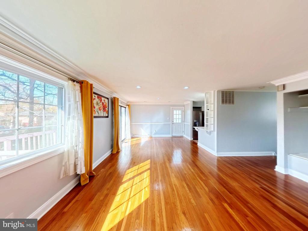 1012 LOXFORD TERRACE