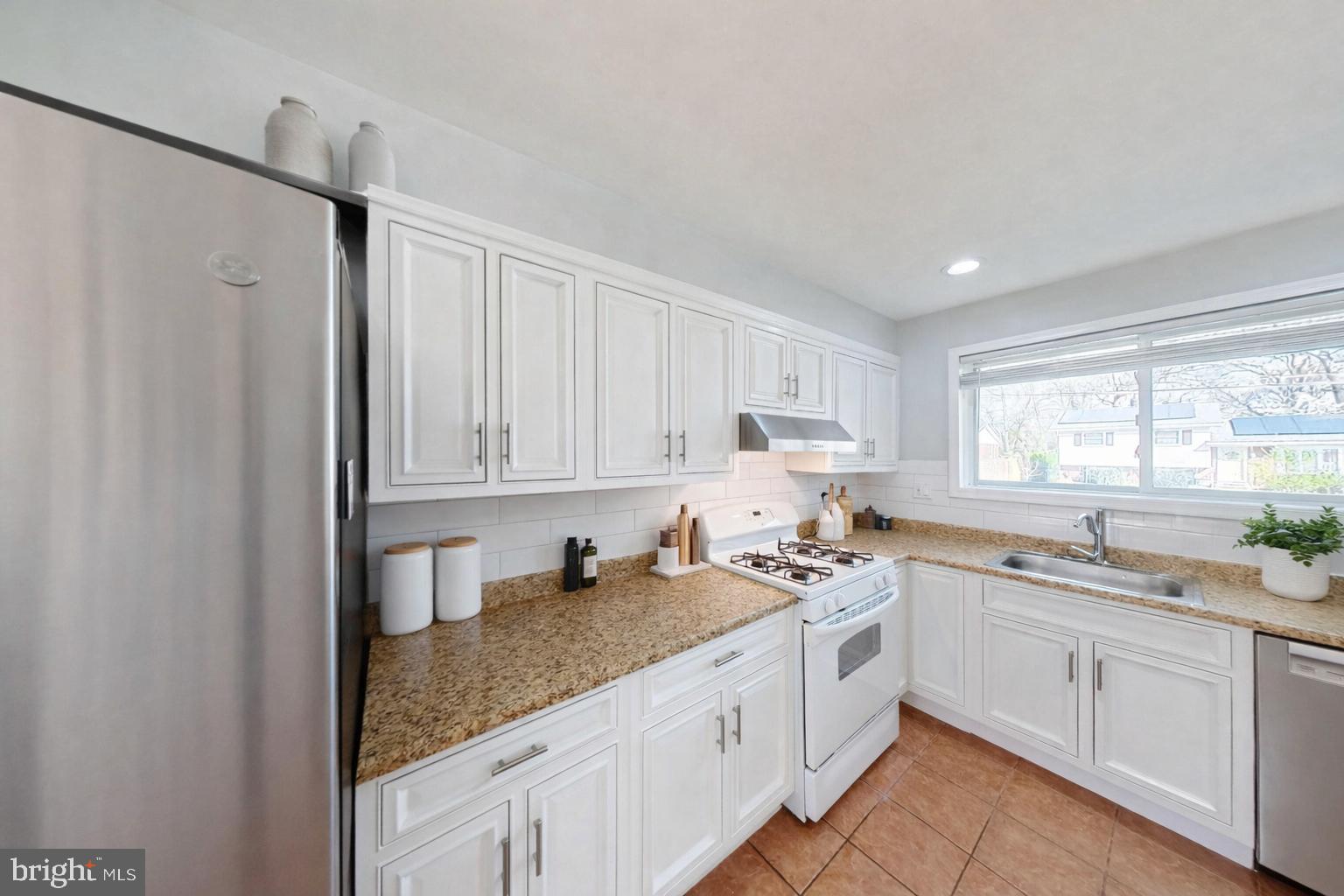 1012 LOXFORD TERRACE