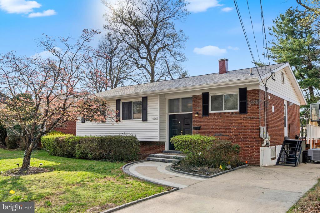 1012 LOXFORD TERRACE