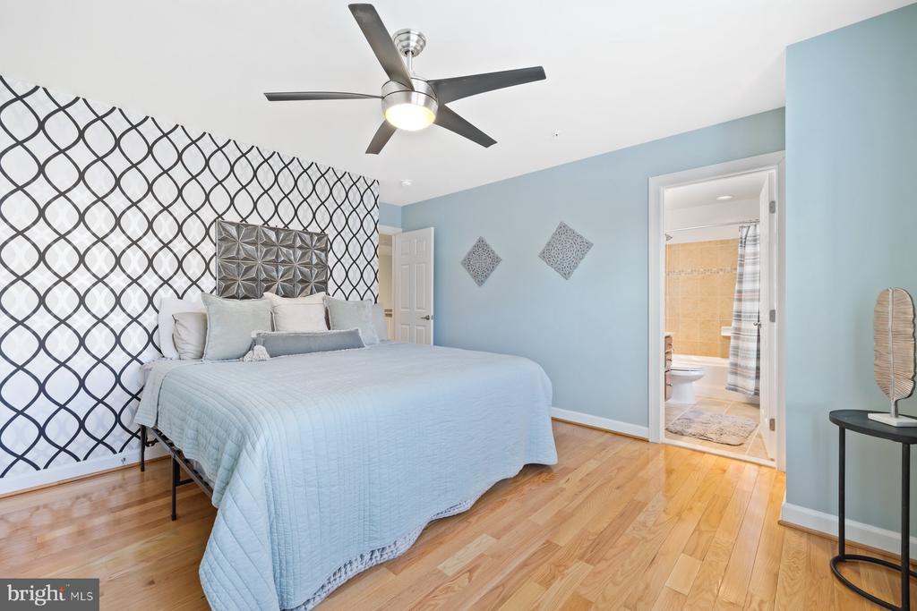 23004 SYCAMORE FARM DRIVE