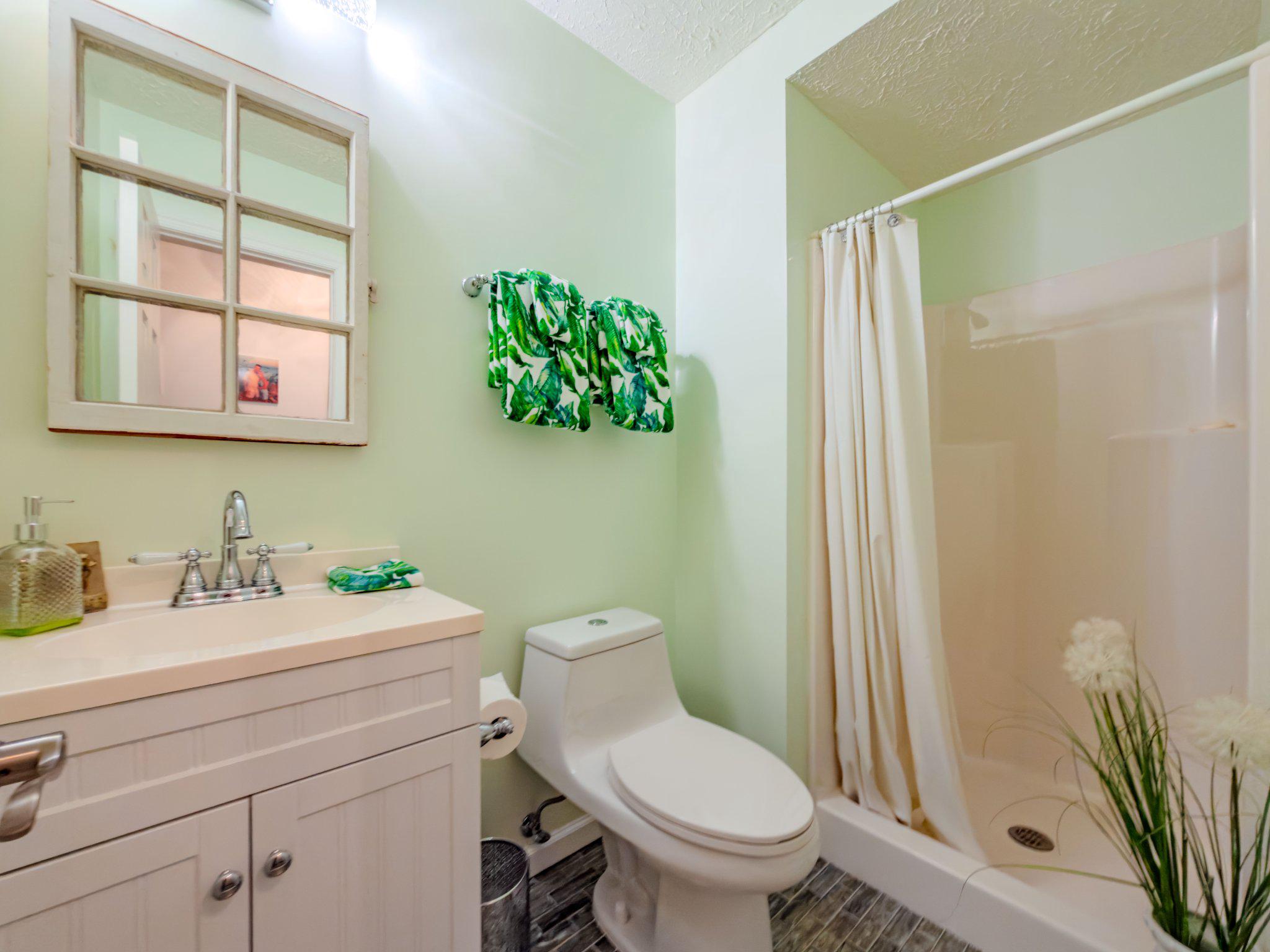 870 BAYRIDGE DRIVE
