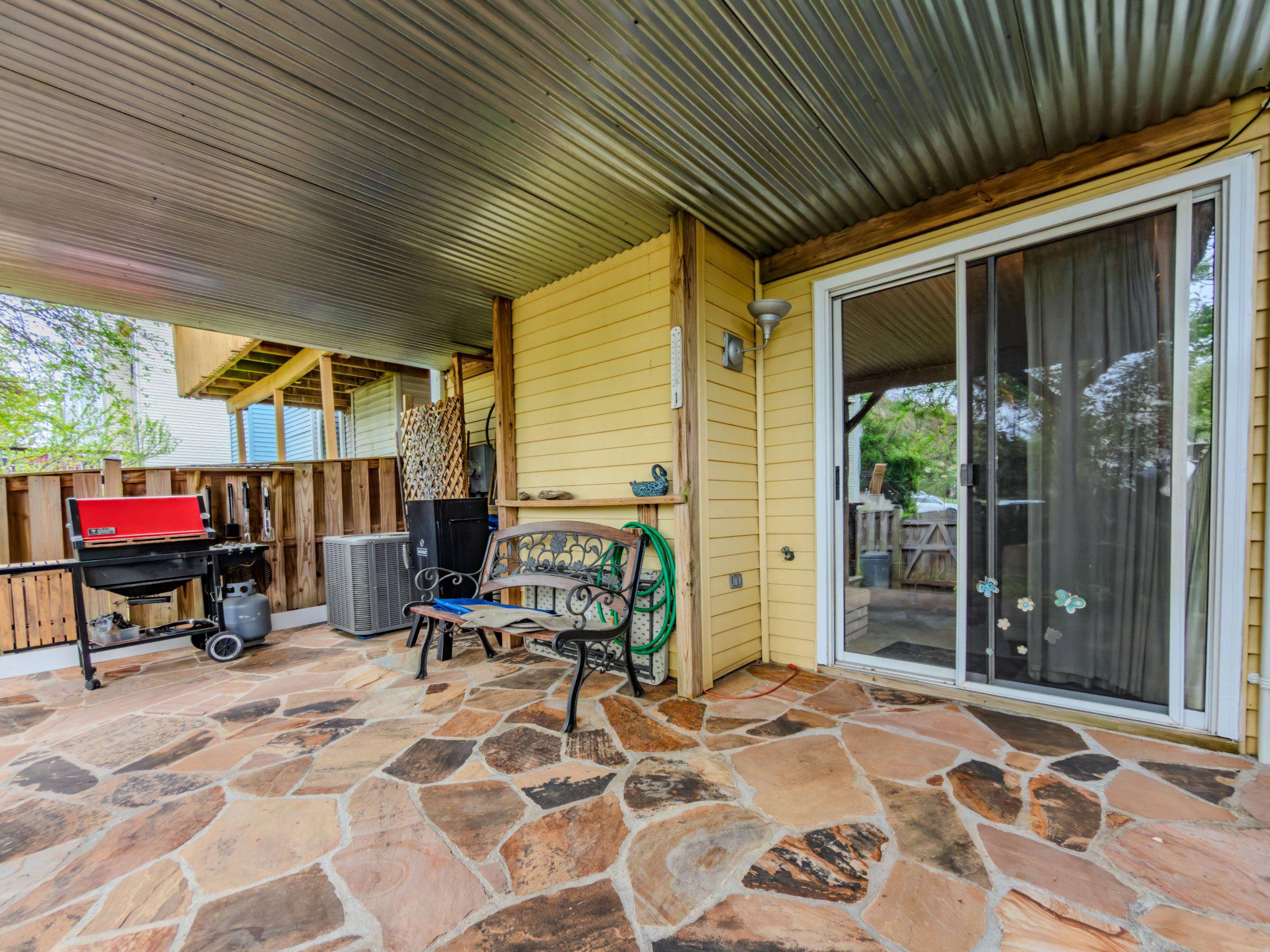870 BAYRIDGE DRIVE