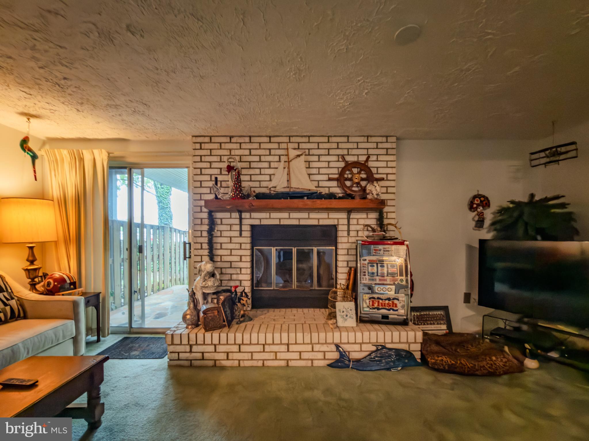 870 BAYRIDGE DRIVE
