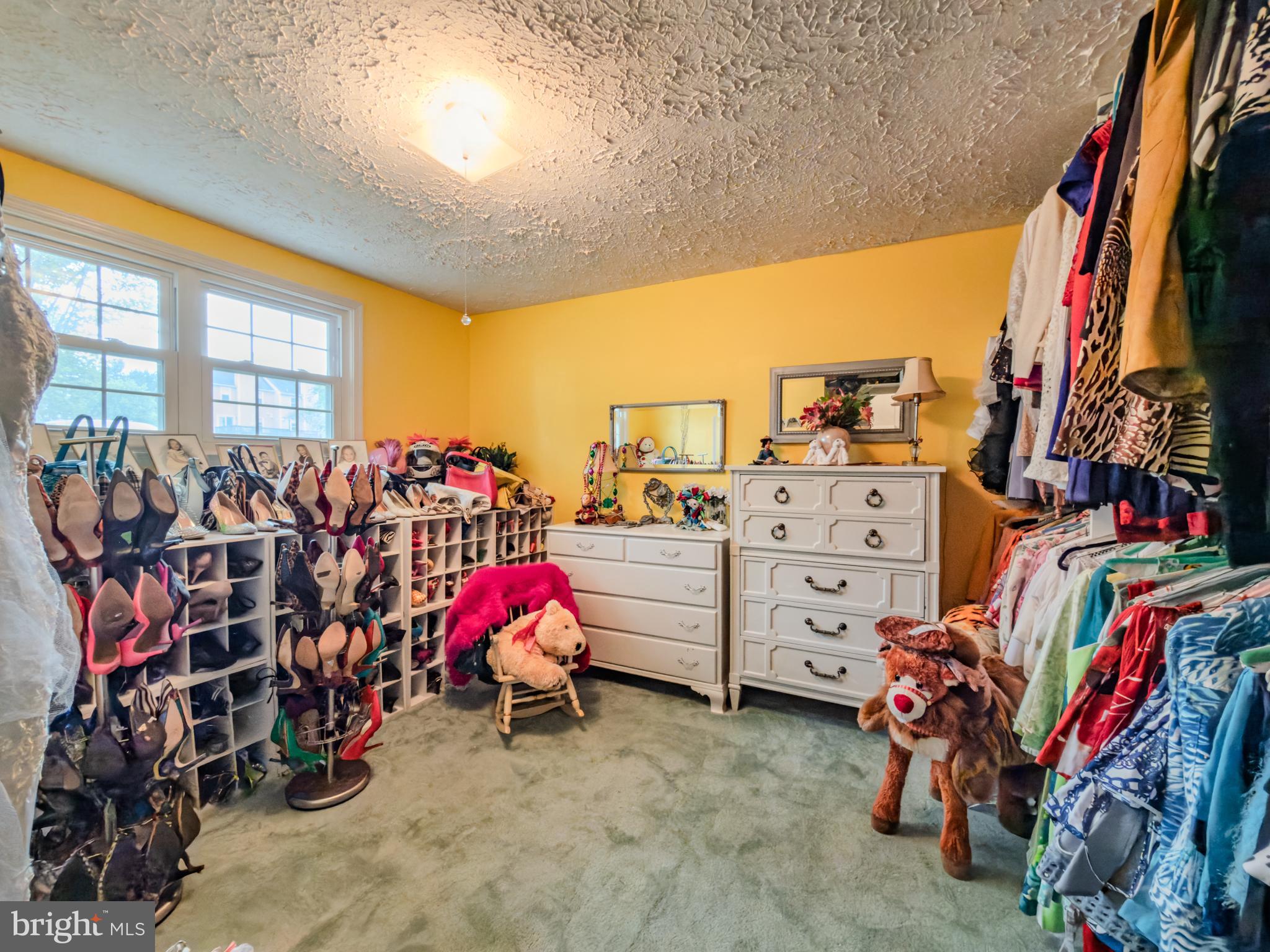 870 BAYRIDGE DRIVE