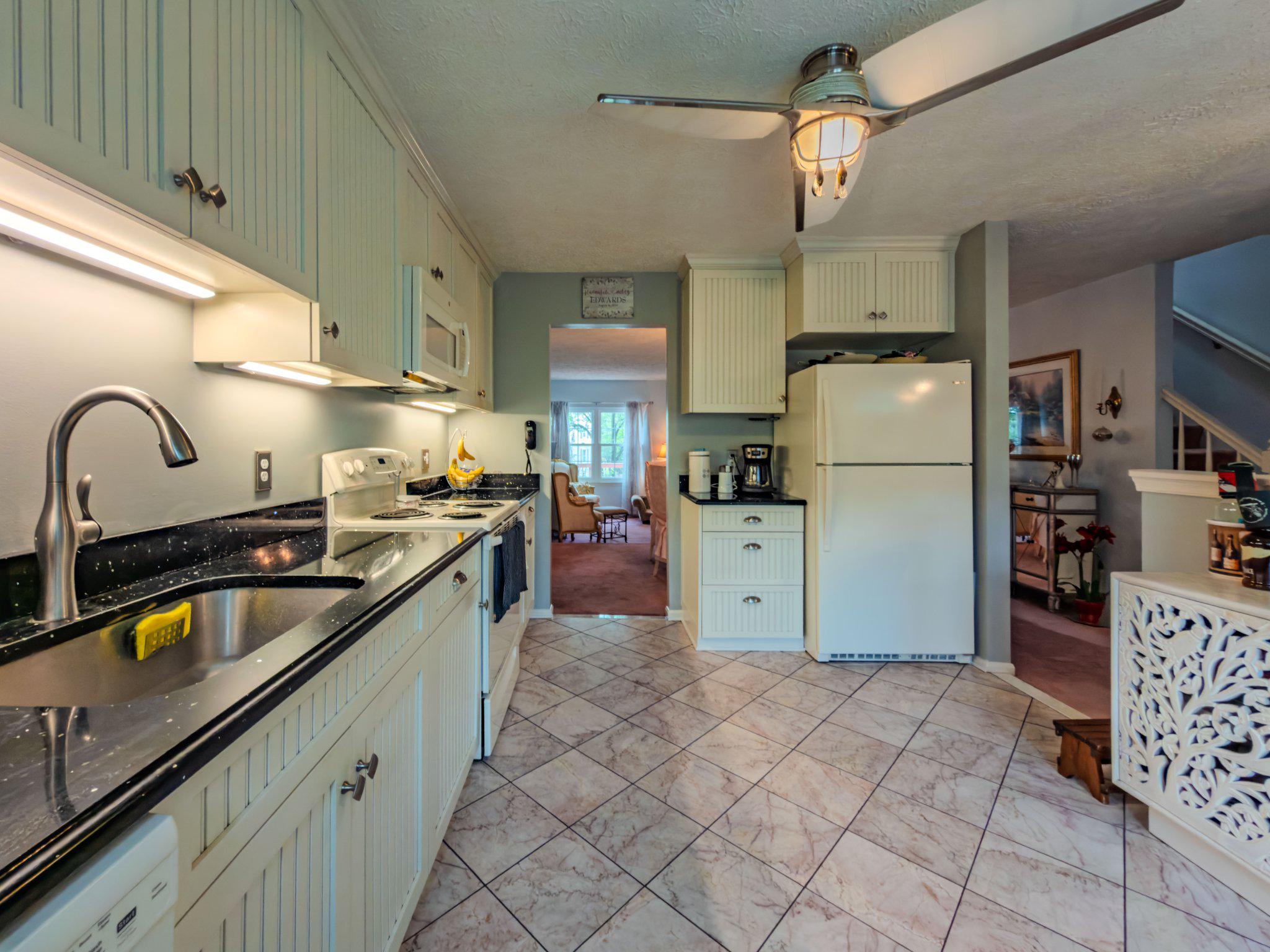 870 BAYRIDGE DRIVE
