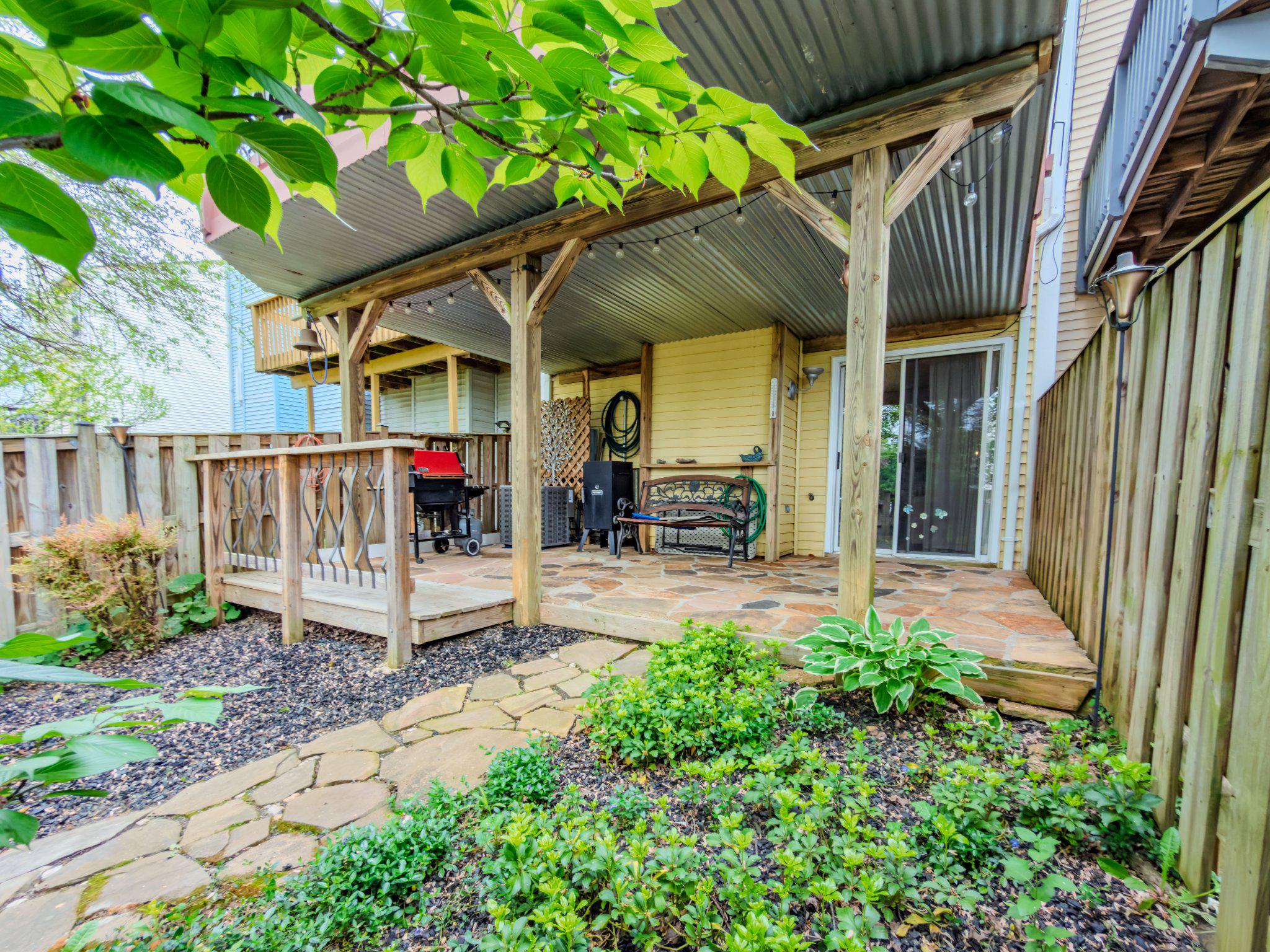 870 BAYRIDGE DRIVE