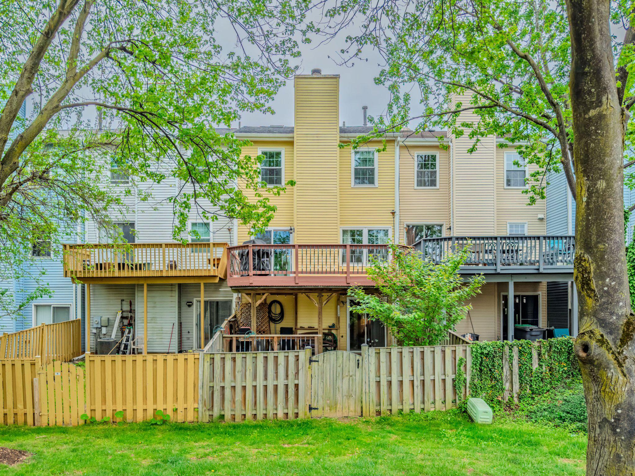 870 BAYRIDGE DRIVE