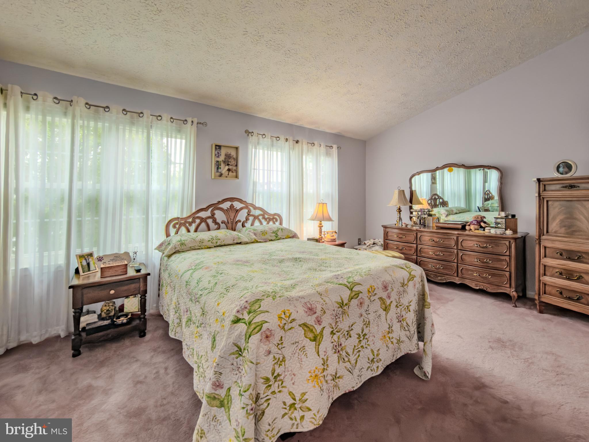 870 BAYRIDGE DRIVE