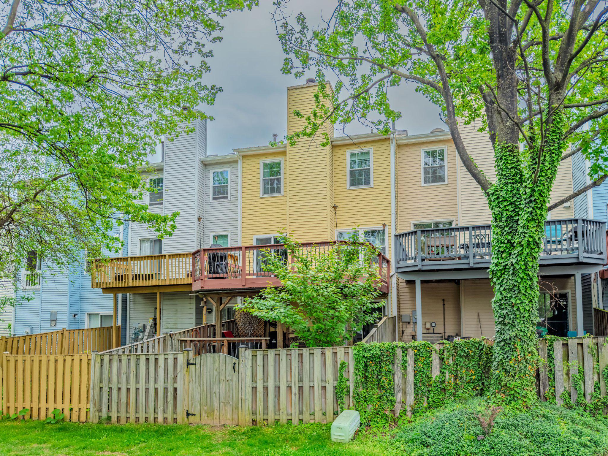 870 BAYRIDGE DRIVE