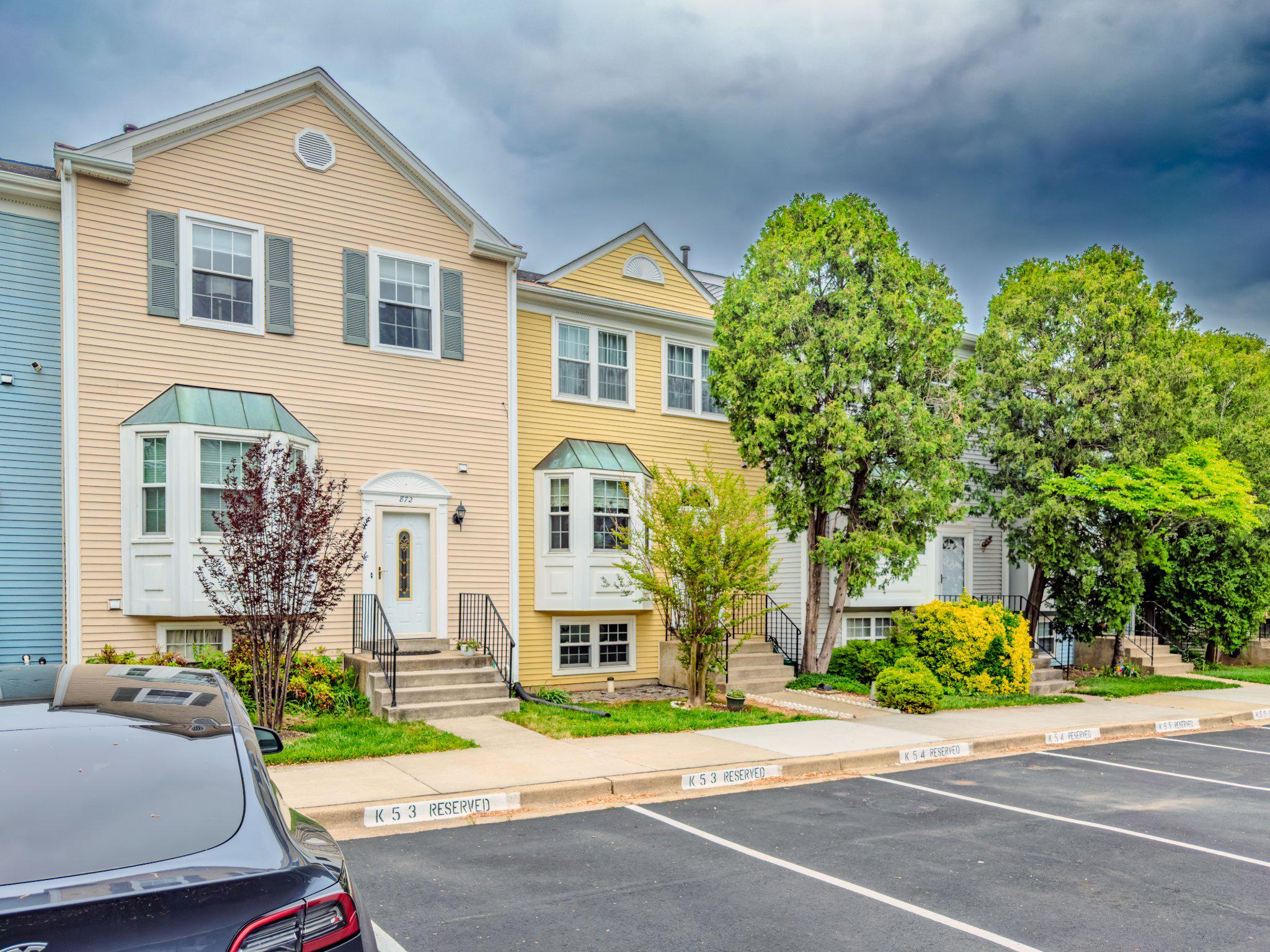 870 BAYRIDGE DRIVE