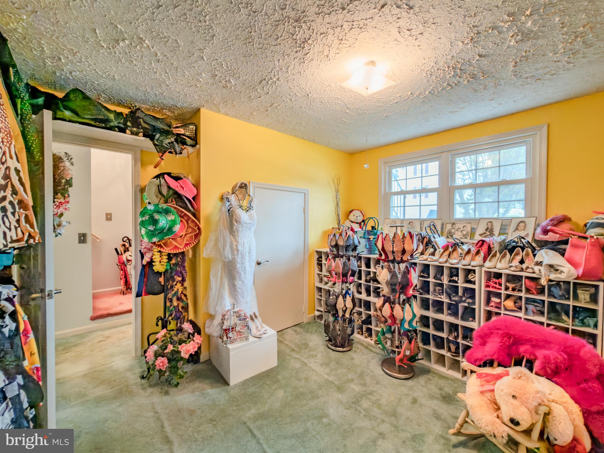 870 BAYRIDGE DRIVE