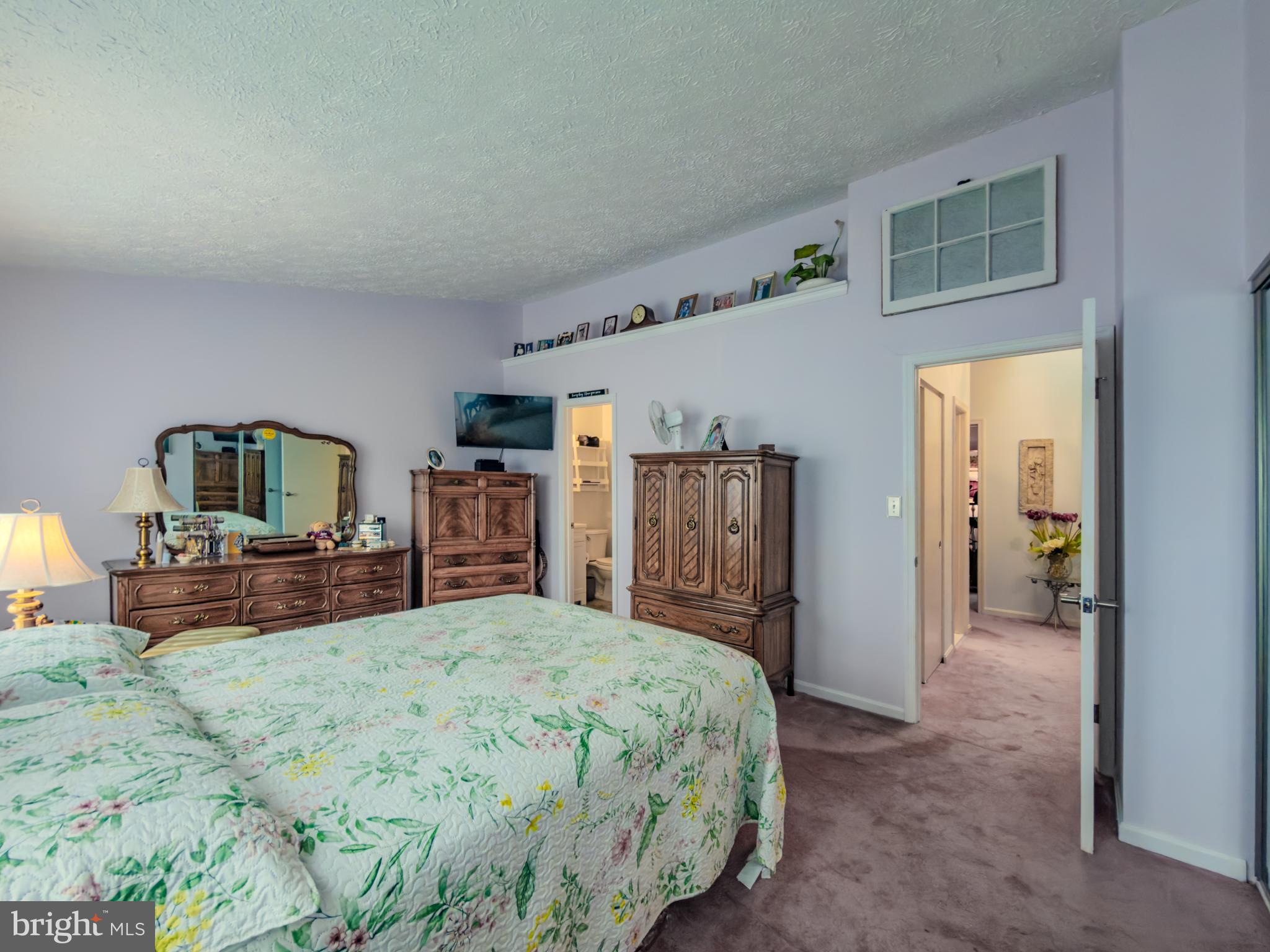870 BAYRIDGE DRIVE