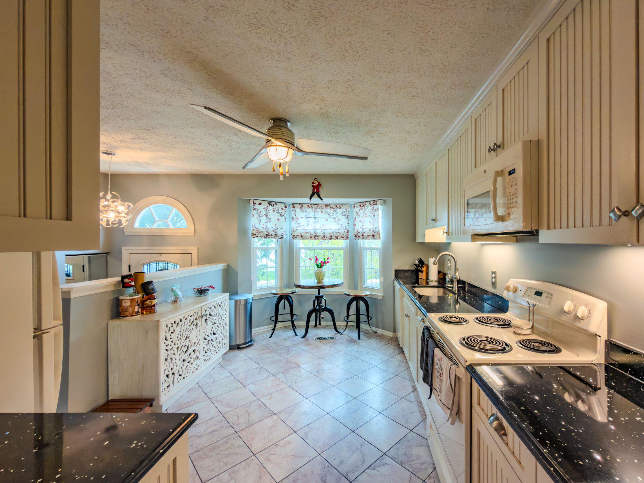 870 BAYRIDGE DRIVE