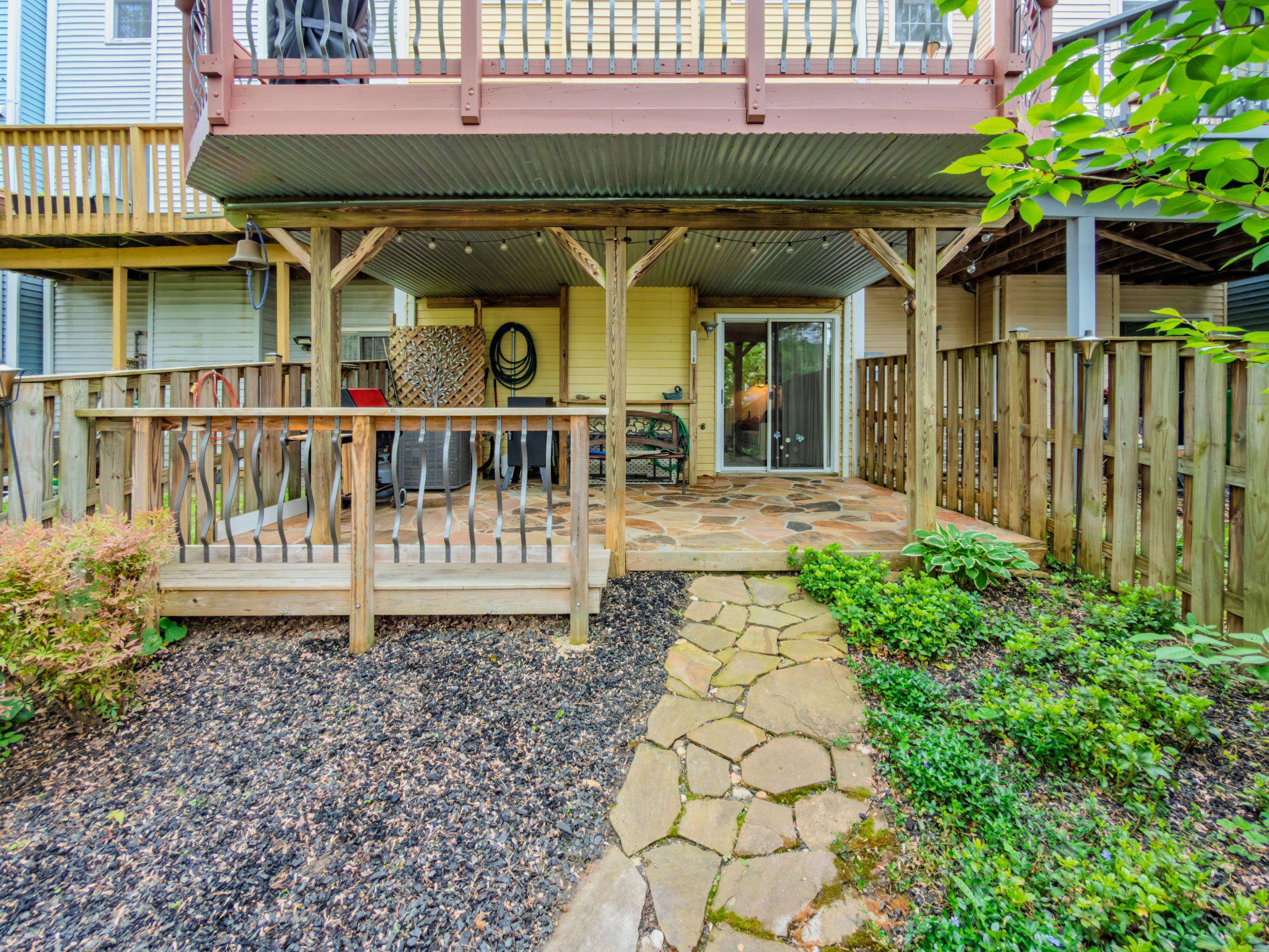 870 BAYRIDGE DRIVE