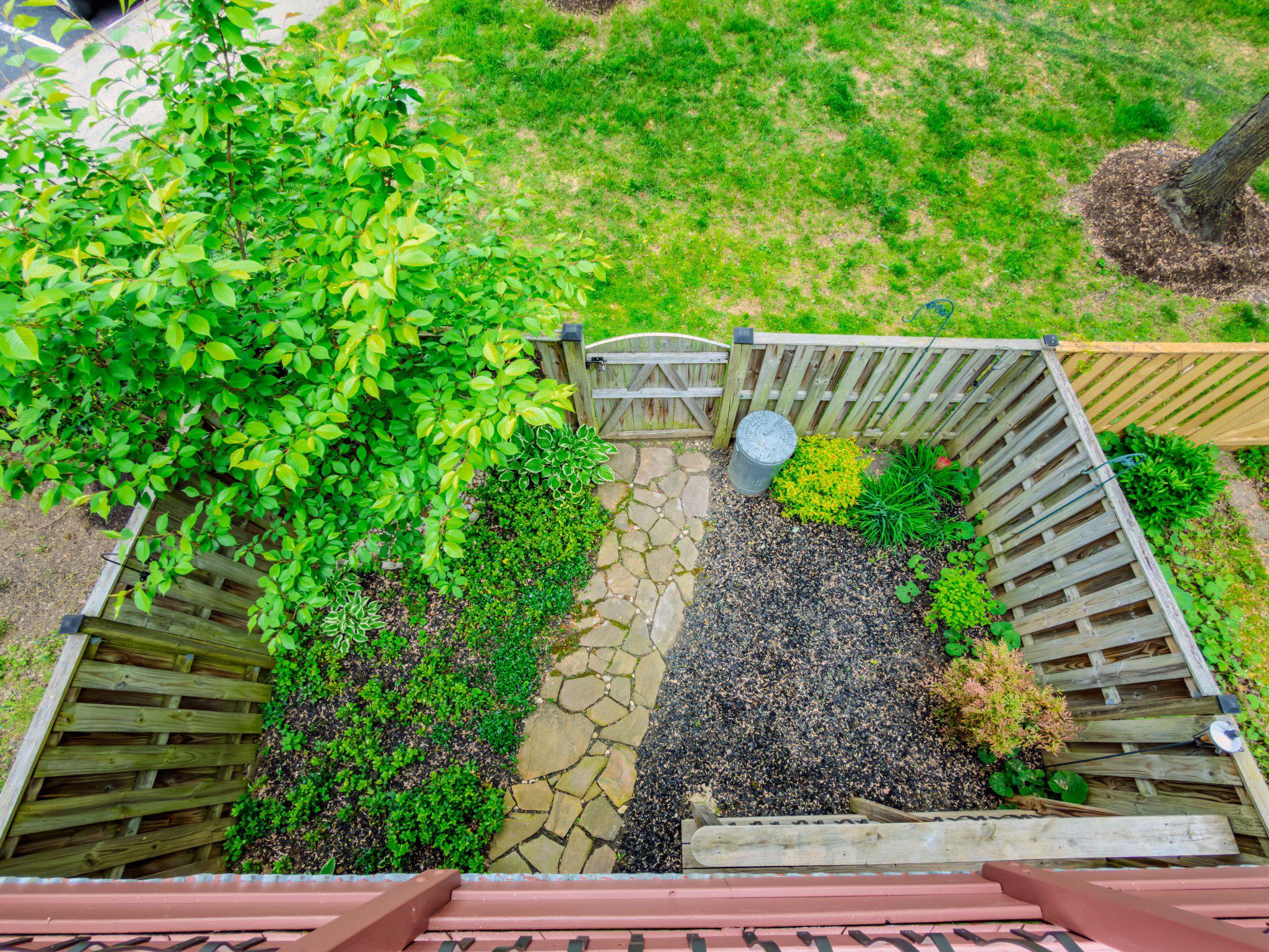870 BAYRIDGE DRIVE