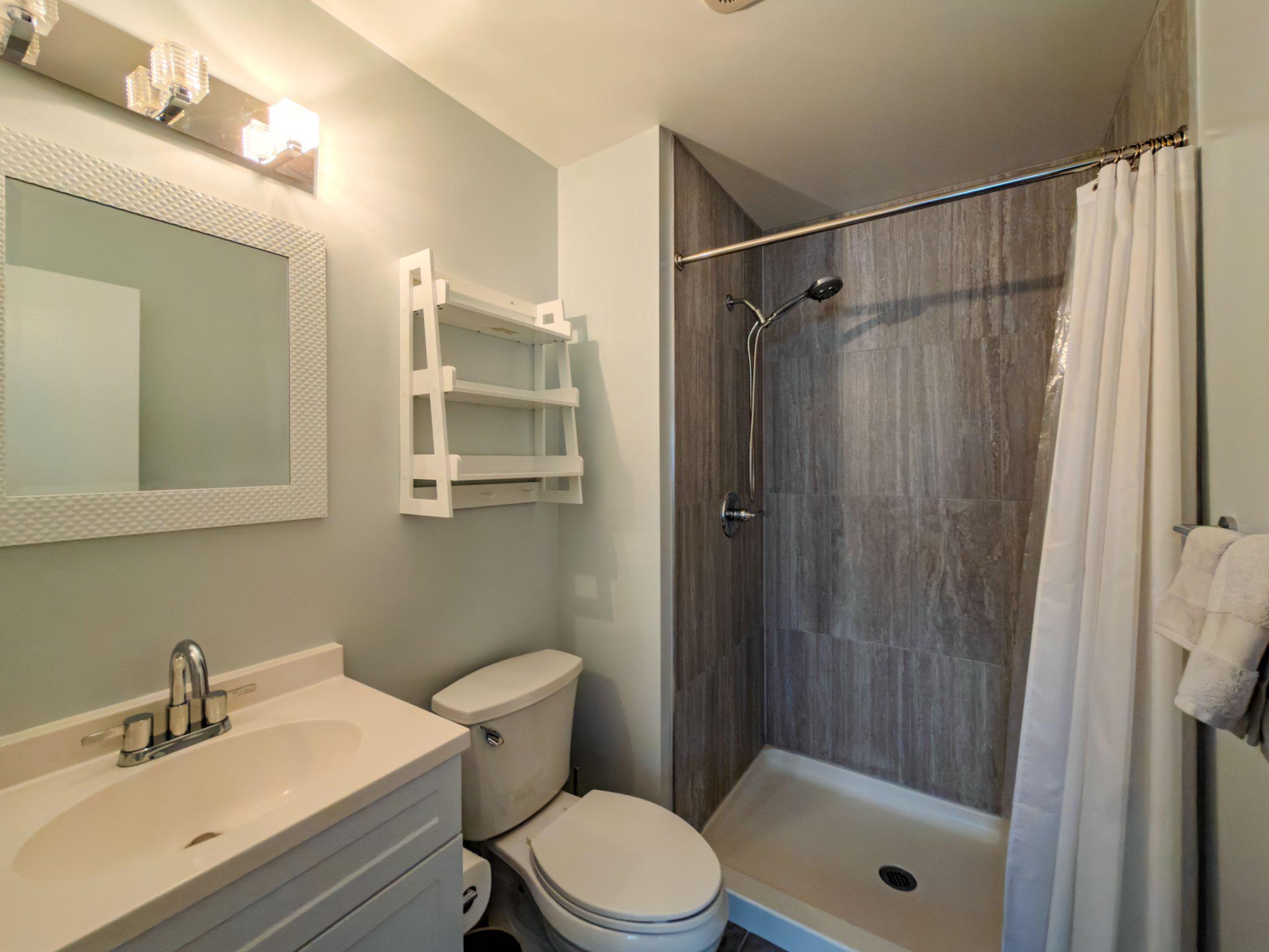 870 BAYRIDGE DRIVE