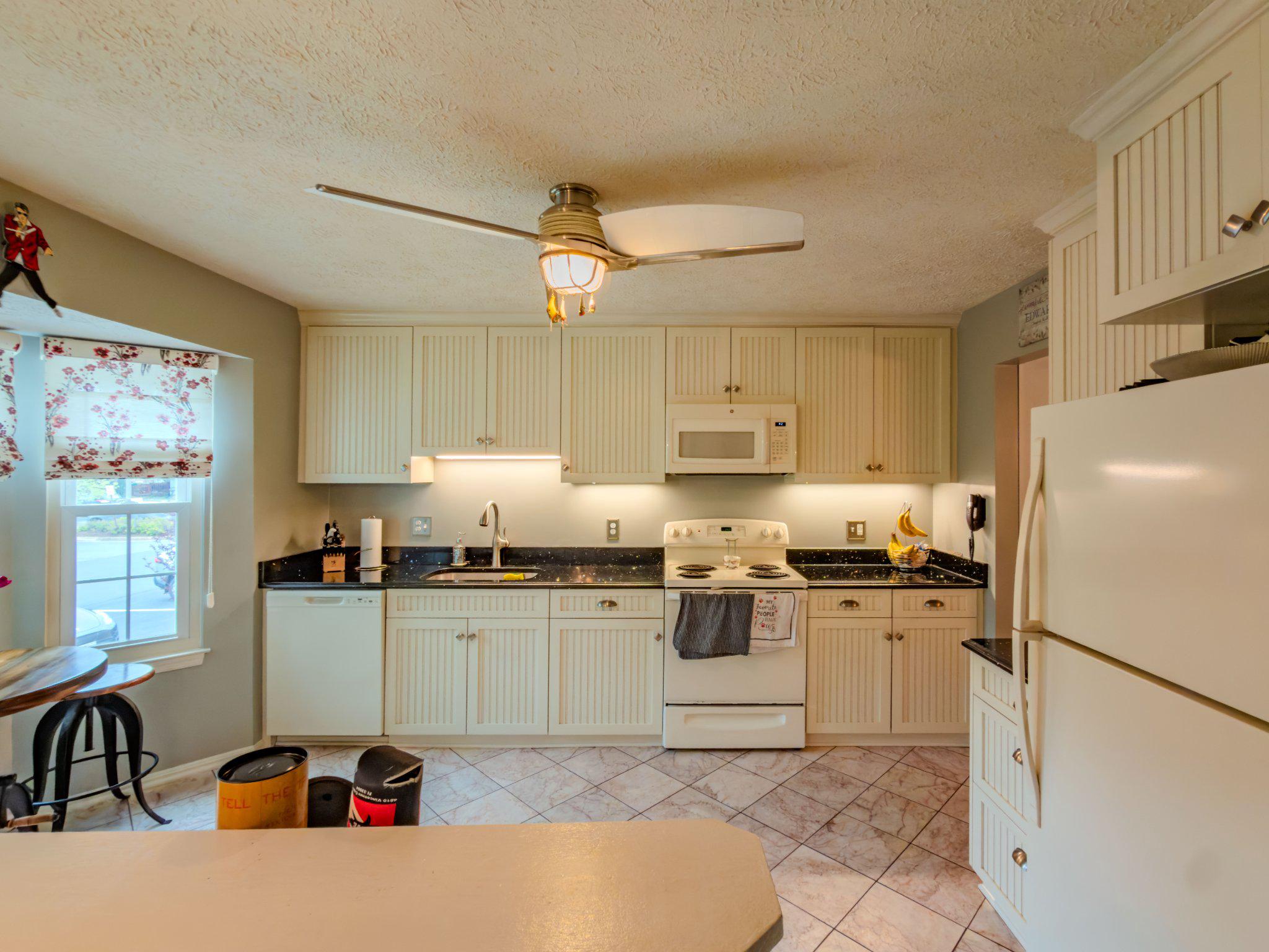 870 BAYRIDGE DRIVE