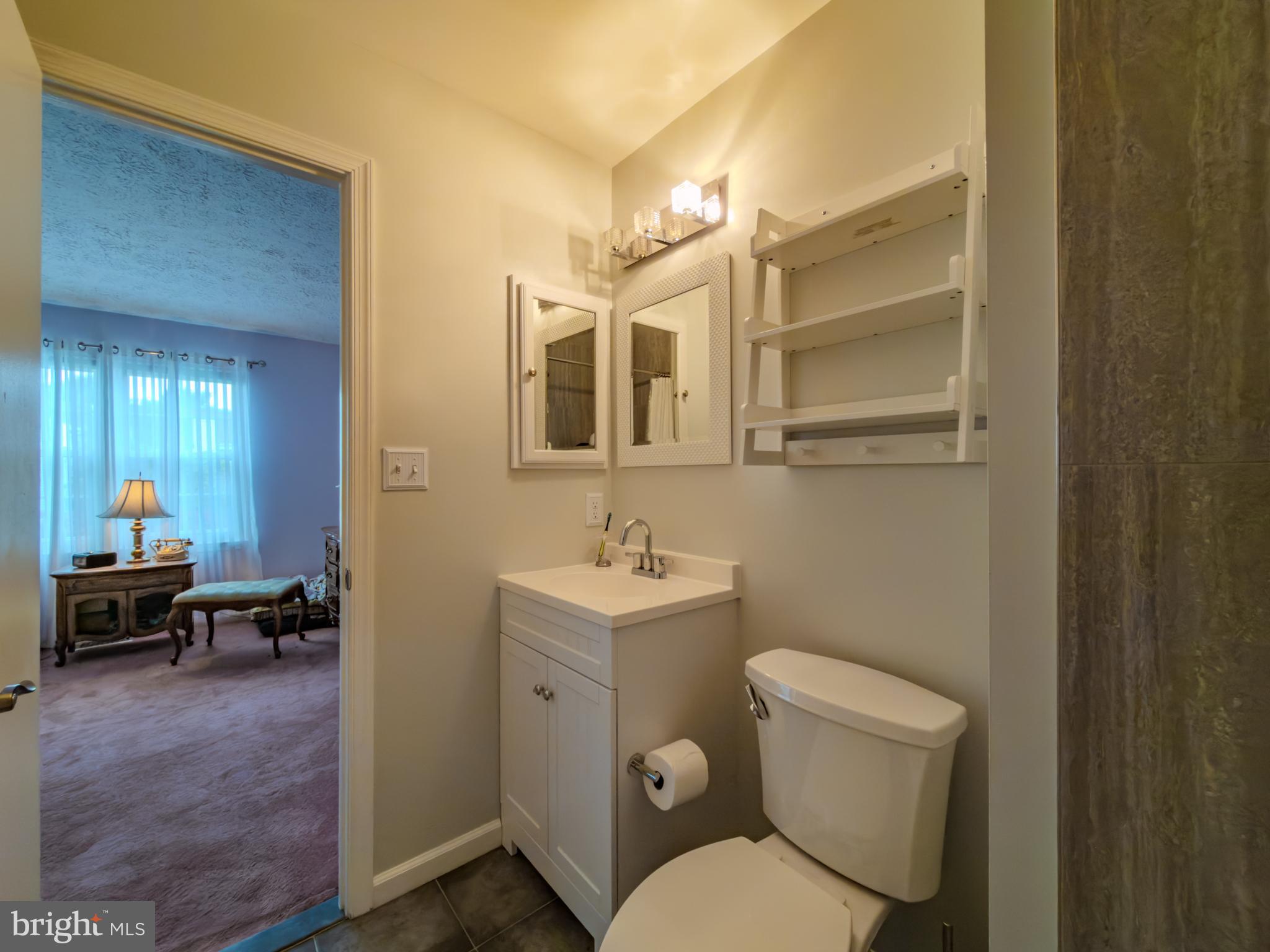 870 BAYRIDGE DRIVE