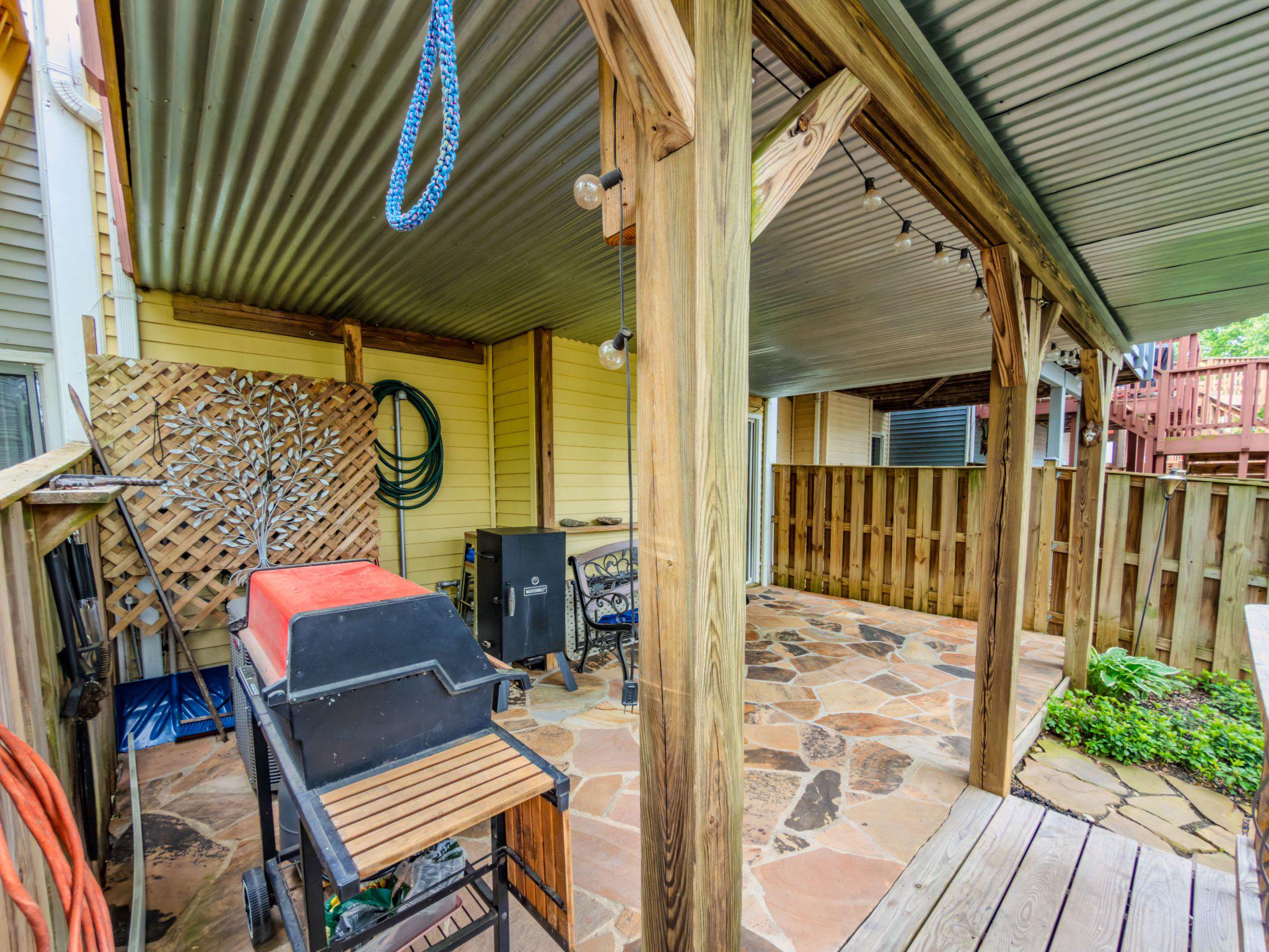 870 BAYRIDGE DRIVE