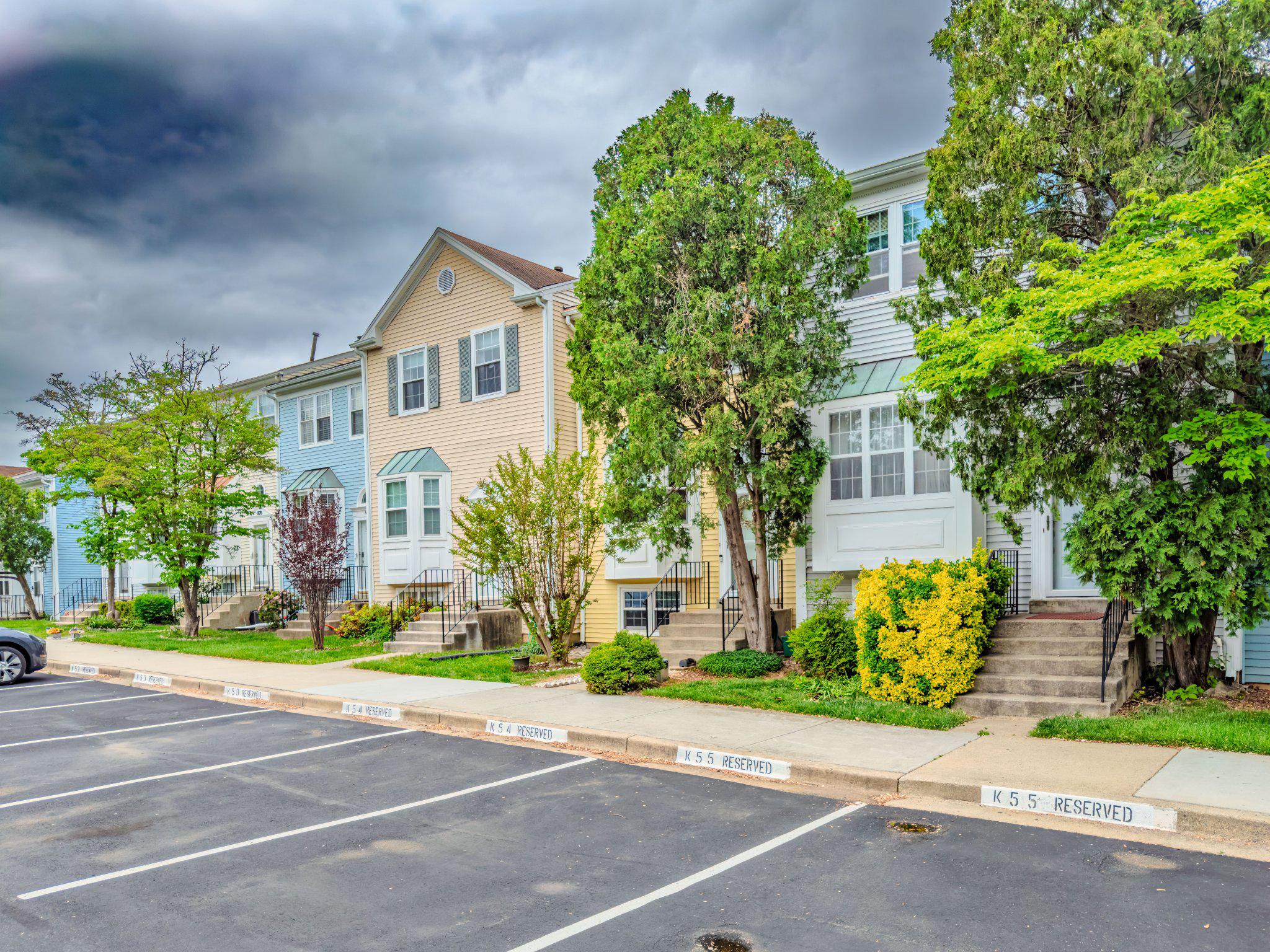 870 BAYRIDGE DRIVE