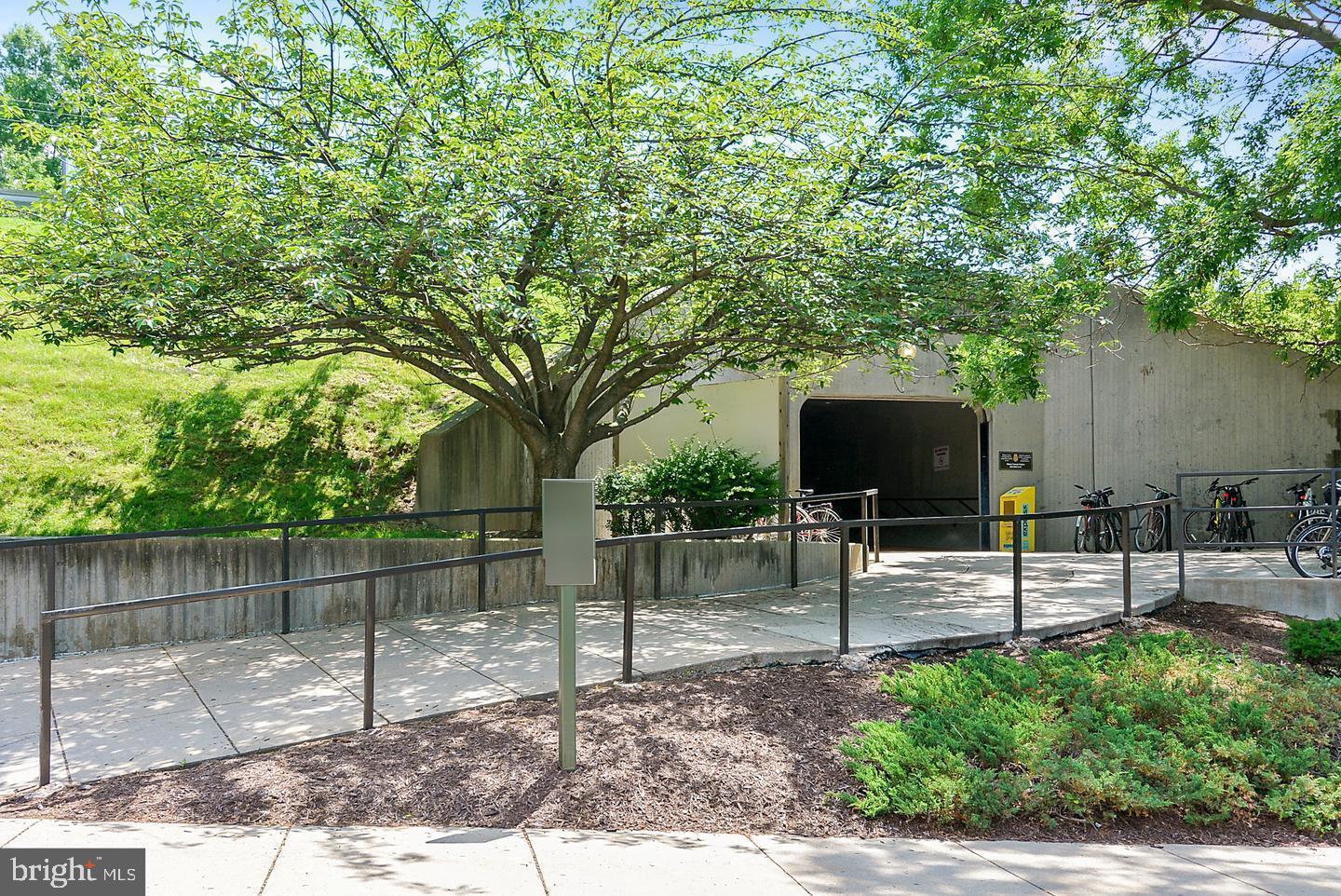 10401 GROSVENOR PLACE 524