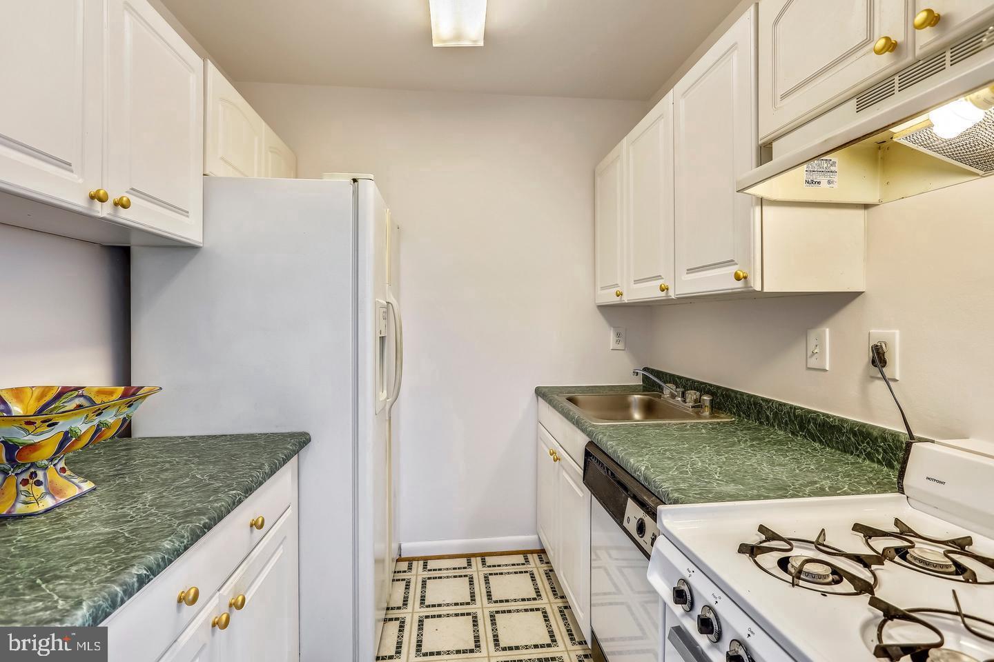 10401 GROSVENOR PLACE 524