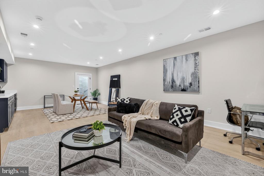 5015 CUSHING DRIVE