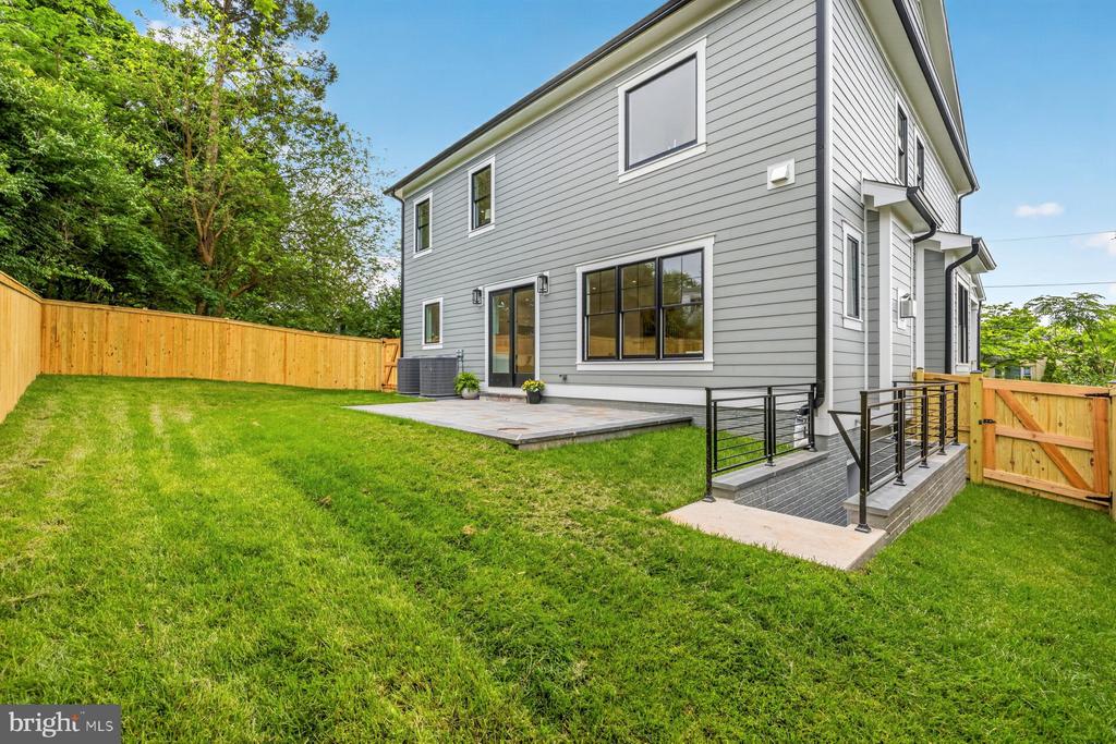 5015 CUSHING DRIVE